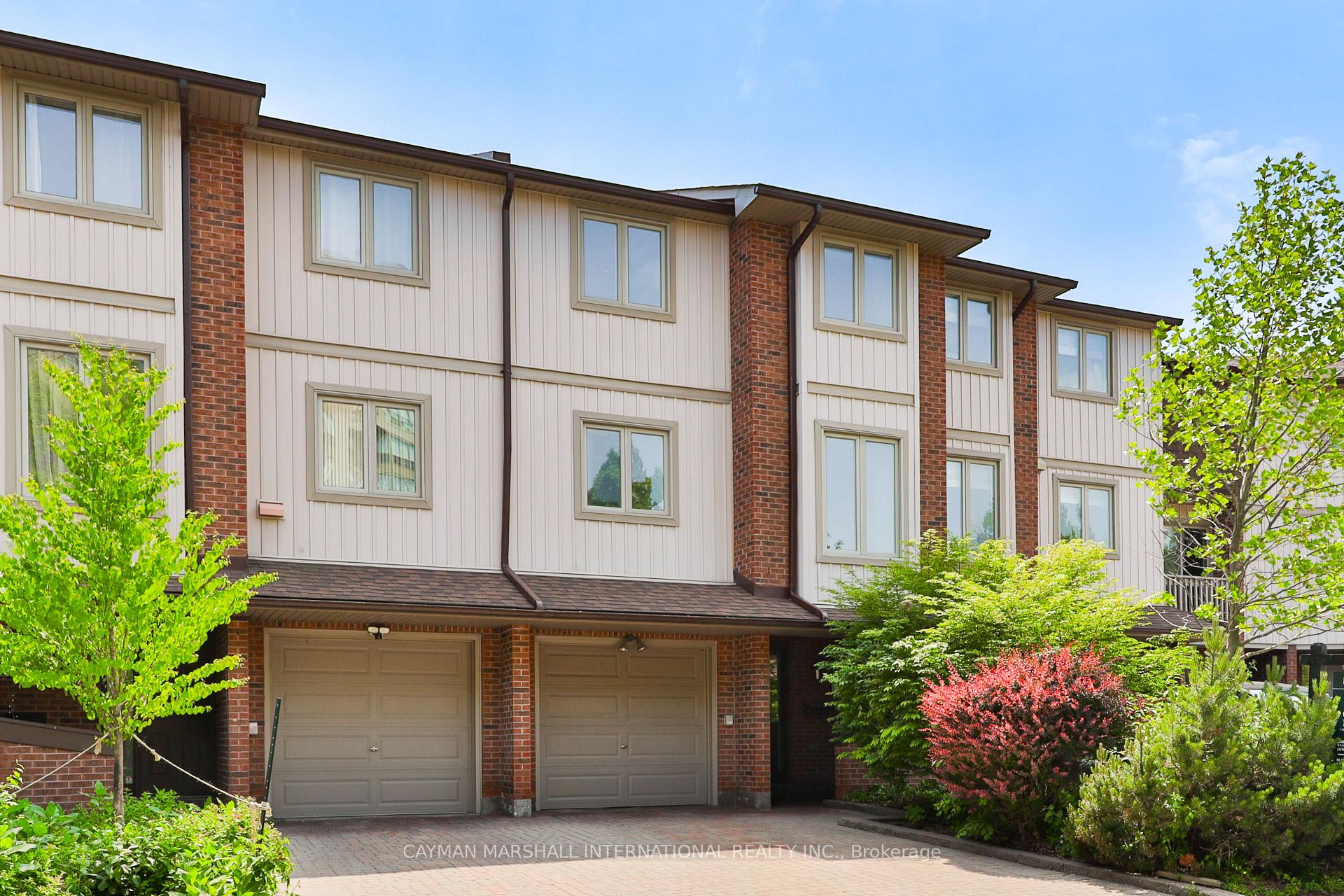 3 Bedrooms Condo at 1160 Walden, Mississauga For sale