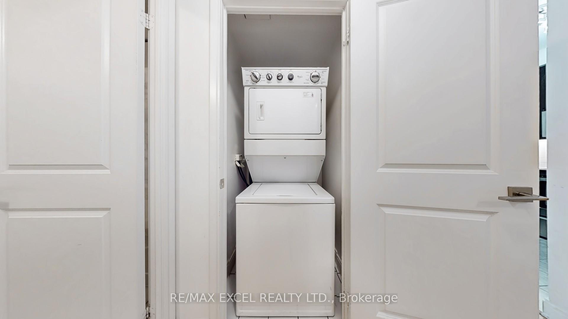 2 Bedrooms Condo at 1 Scott, Toronto For sale
