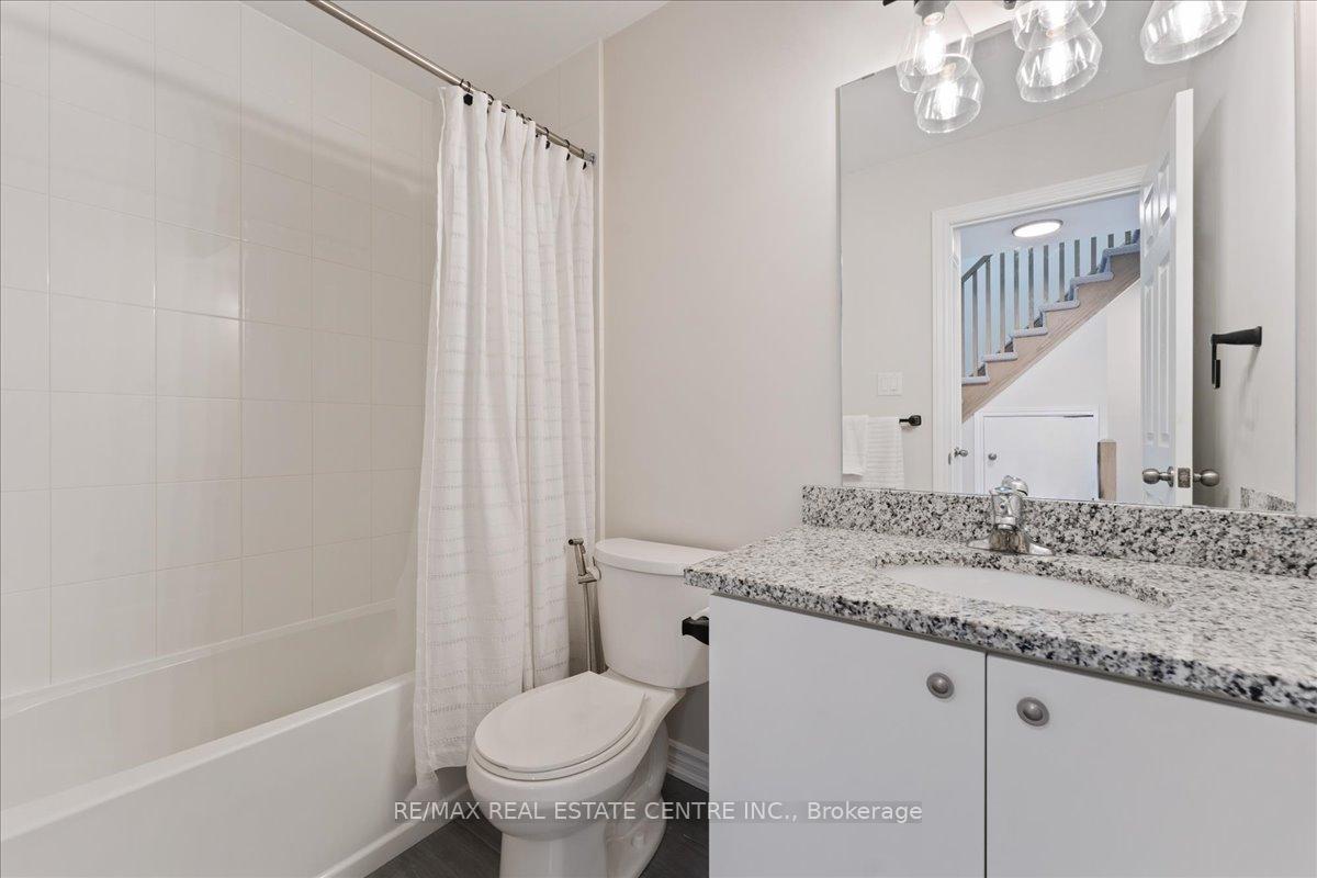 2 Bedrooms Condo at 219 Dundas, Hamilton For sale