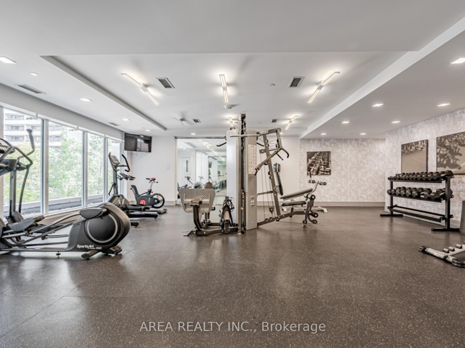 2 Bedrooms Condo at 58 Orchard View, Toronto For sale