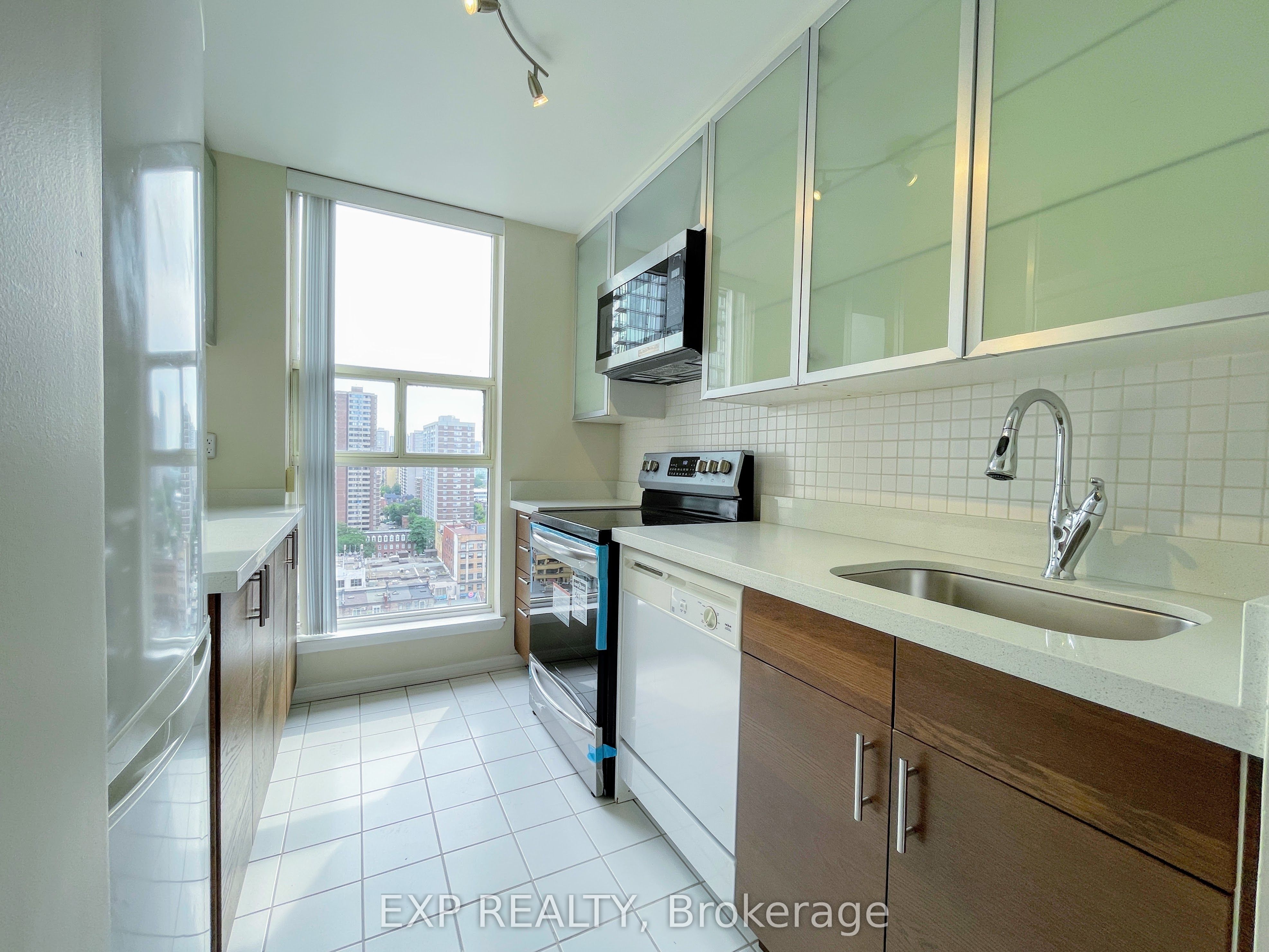 1055 Bay Street, #1802