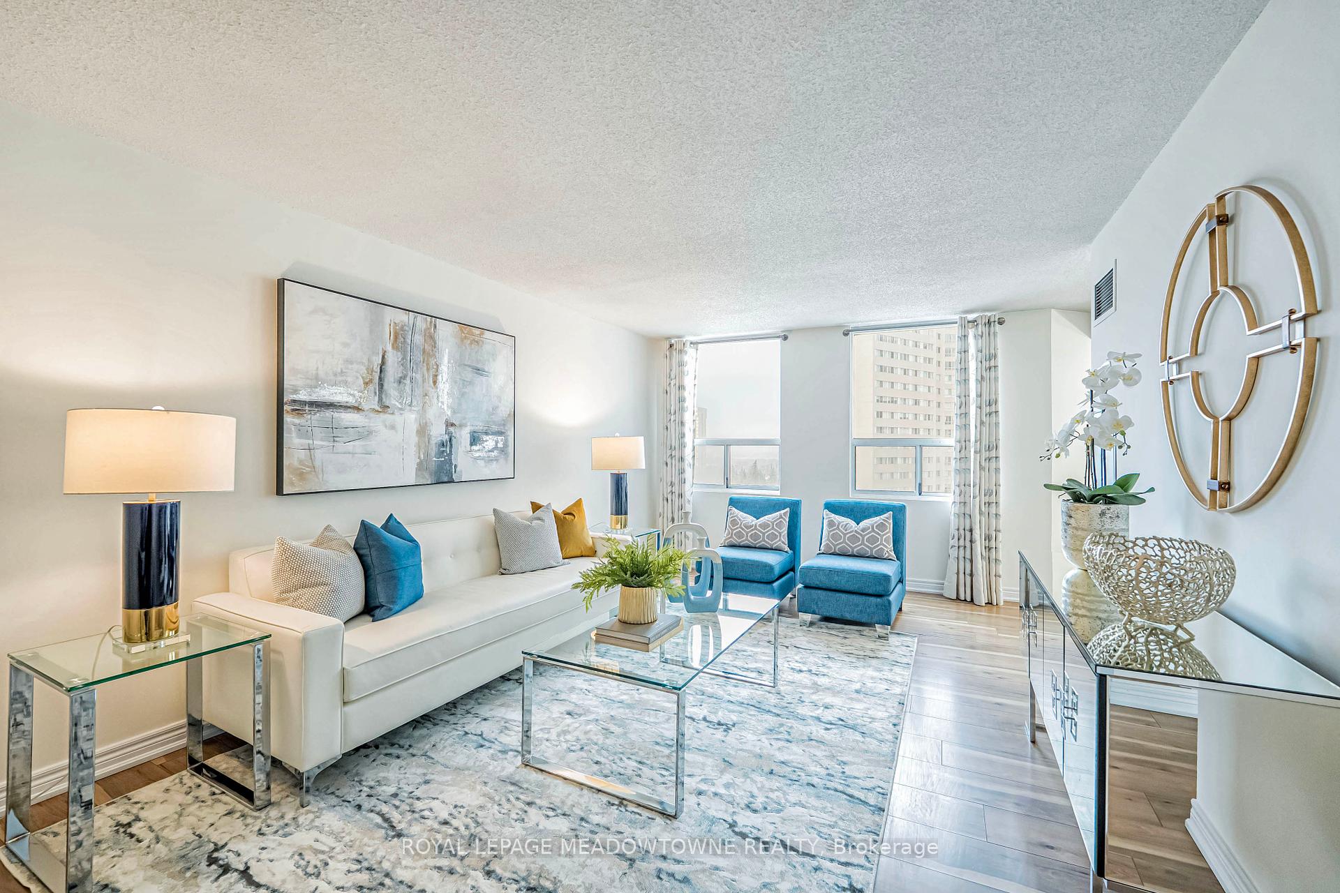 2 Bedrooms Condo at 3650 Kaneff, Mississauga For sale