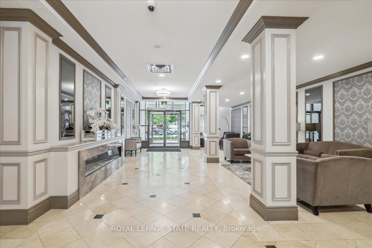 2 Bedrooms Condo at 442 Maple, Burlington For sale