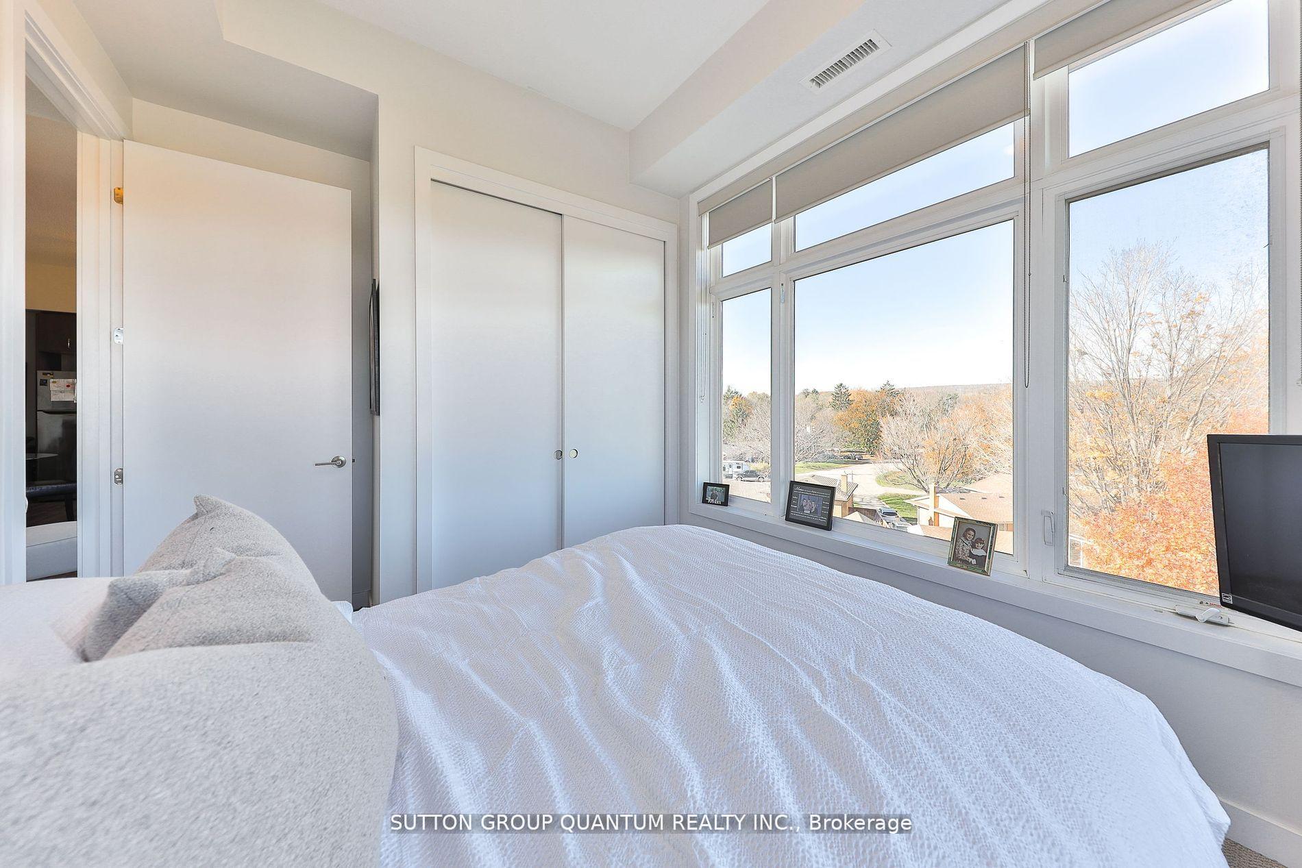 2 Bedrooms Condo at 457 Plains, Burlington For sale