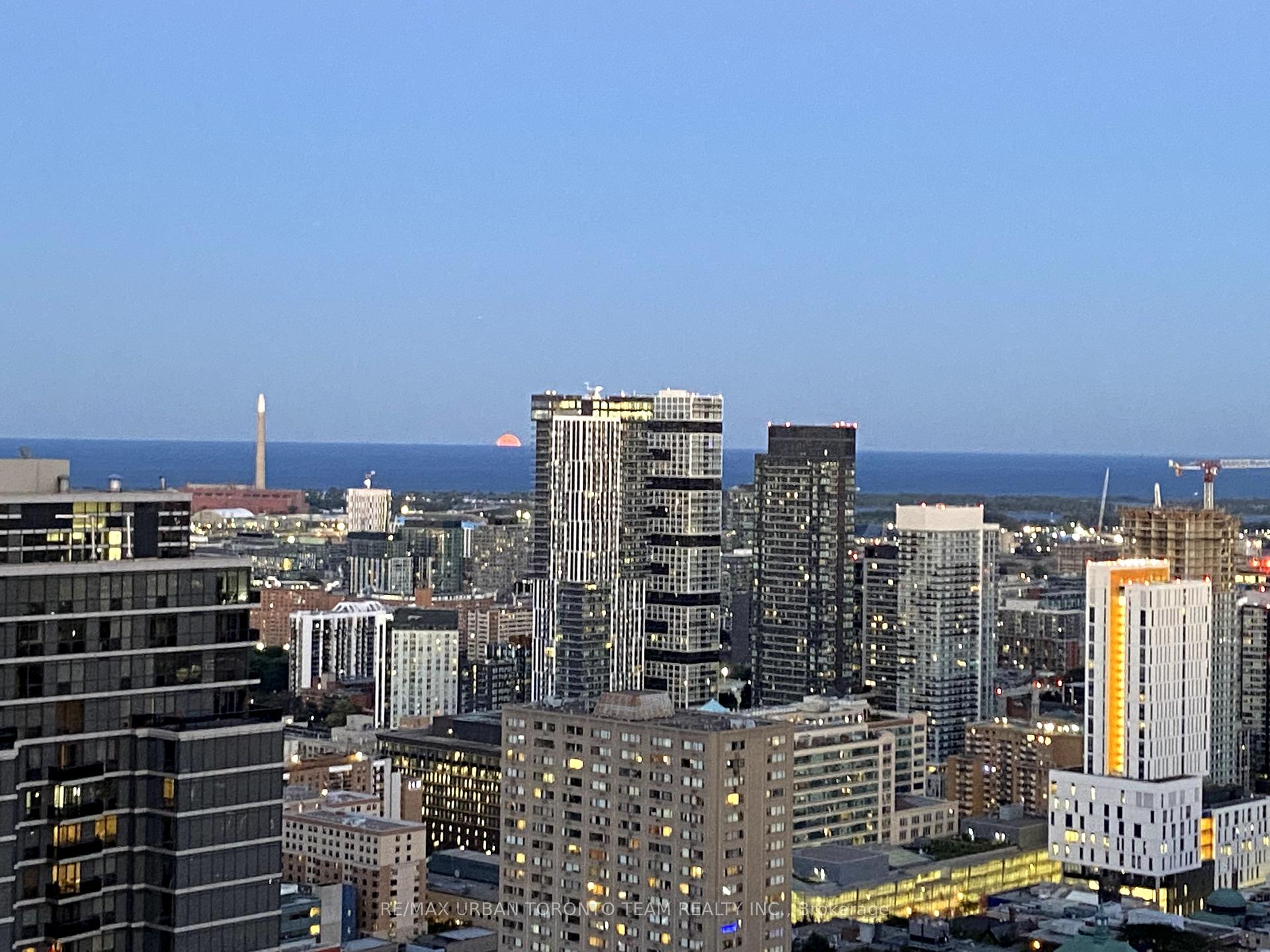 3 Bedrooms Condo at 15 Grenville, Toronto For sale