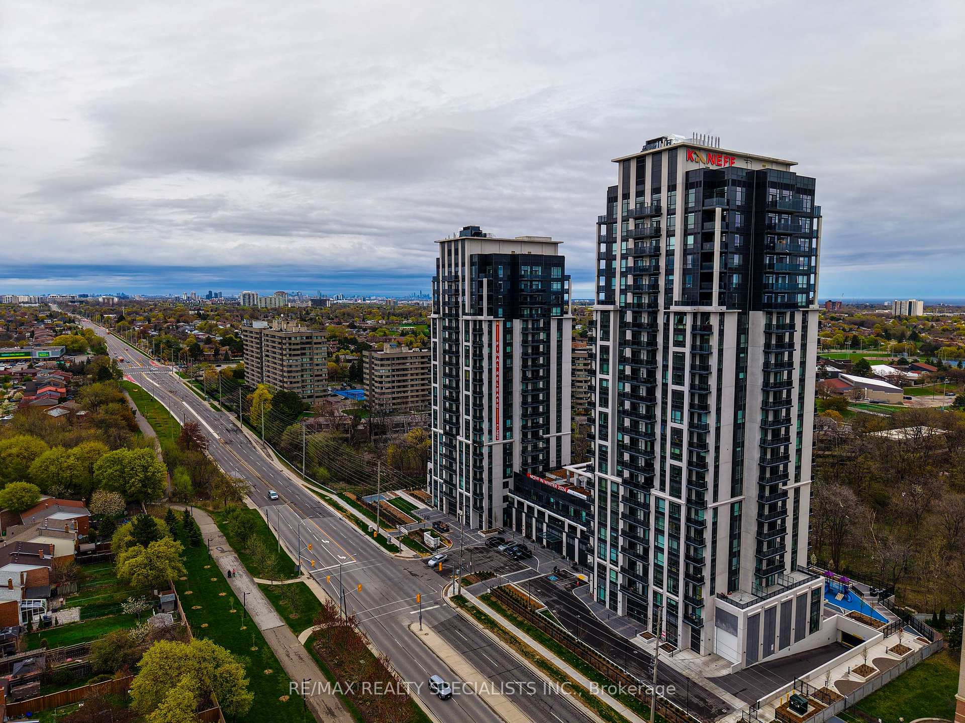 2 Bedrooms Co-op at 202 Burnhamthorpe, Mississauga For sale