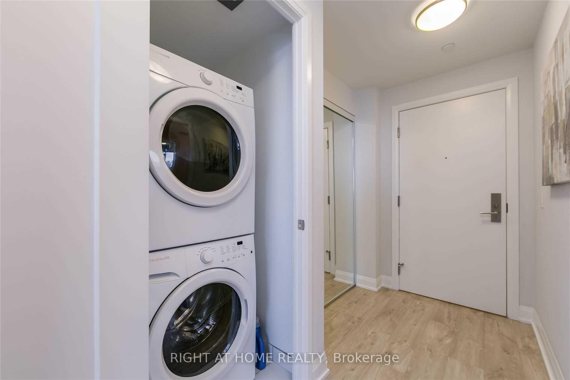 2 Bedrooms Condo at 56 Annie Craig, Toronto For sale