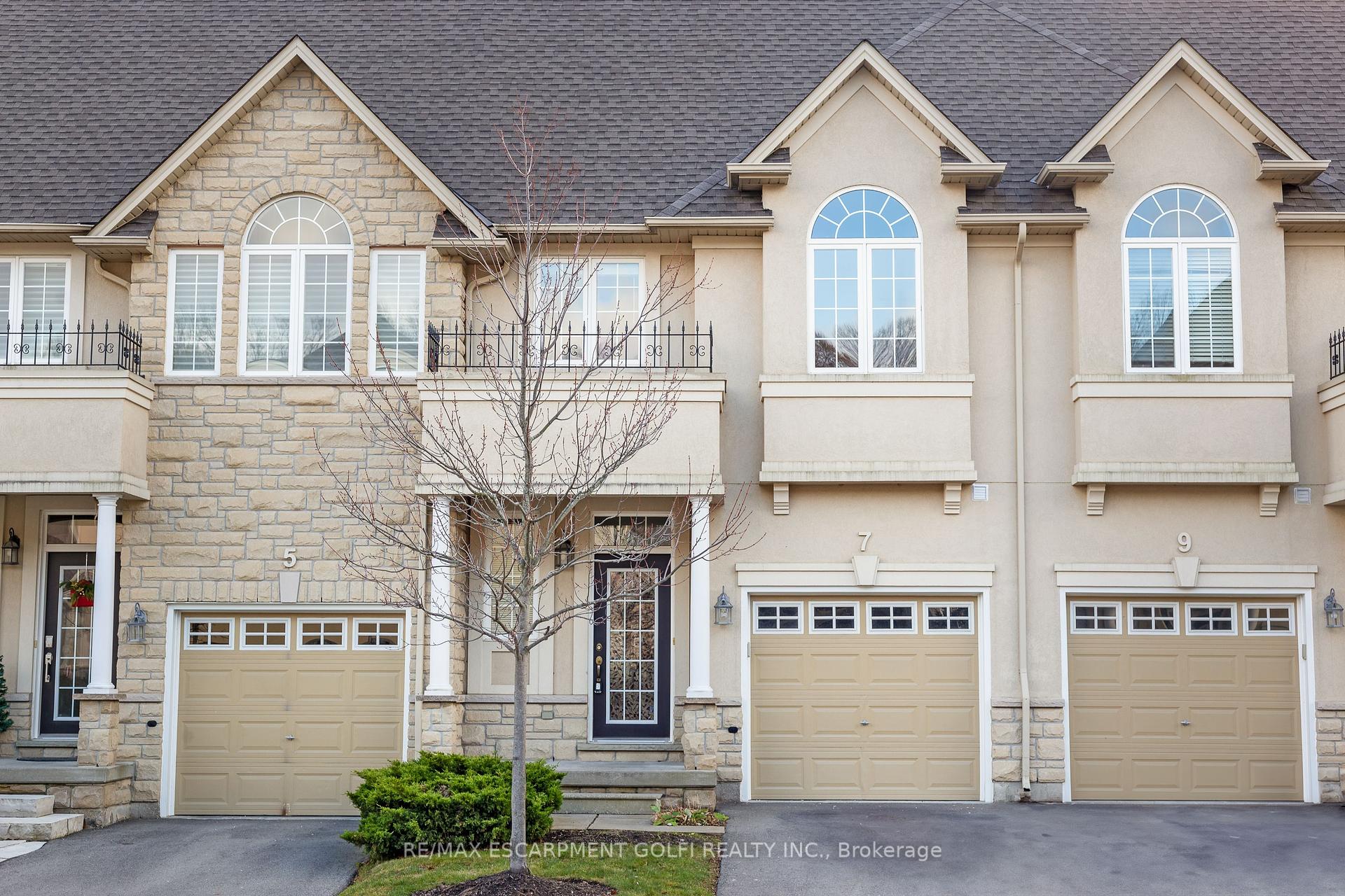 3 Bedrooms Condo at 7 FOREST VALLEY,  Hamilton For sale