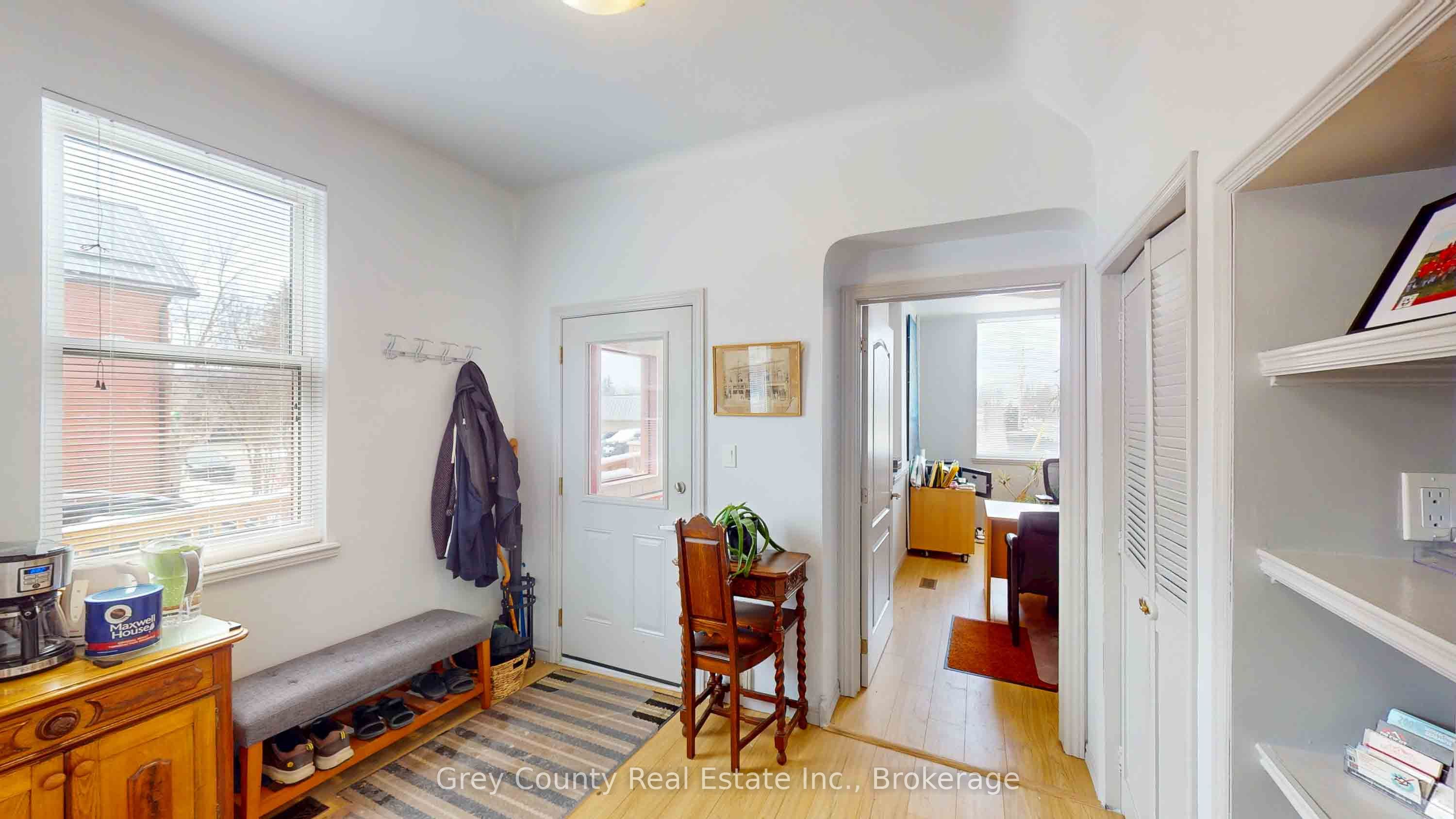39 Main Street E