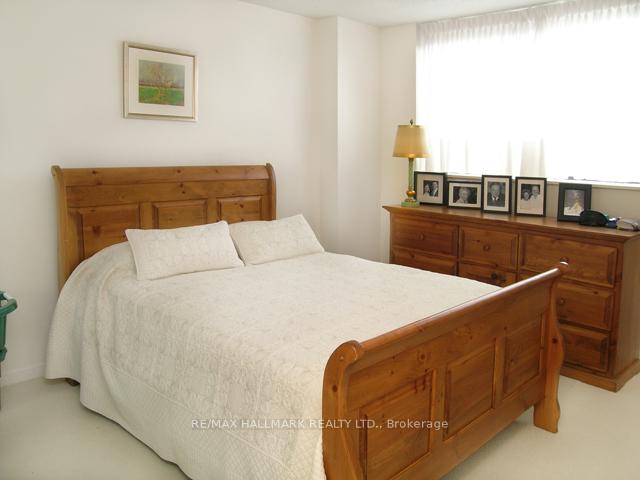 2 Bedrooms Condo at 30 Church, Toronto For sale