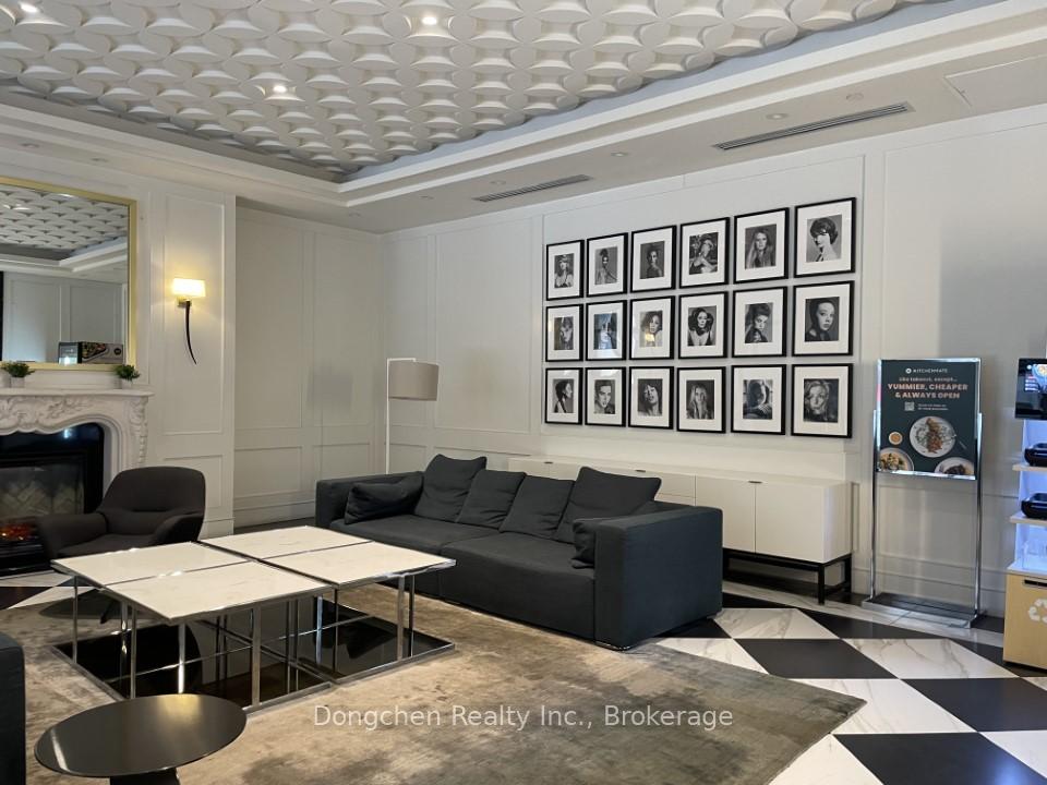 2 Bedrooms Condo at 955 Bay,  Toronto For sale