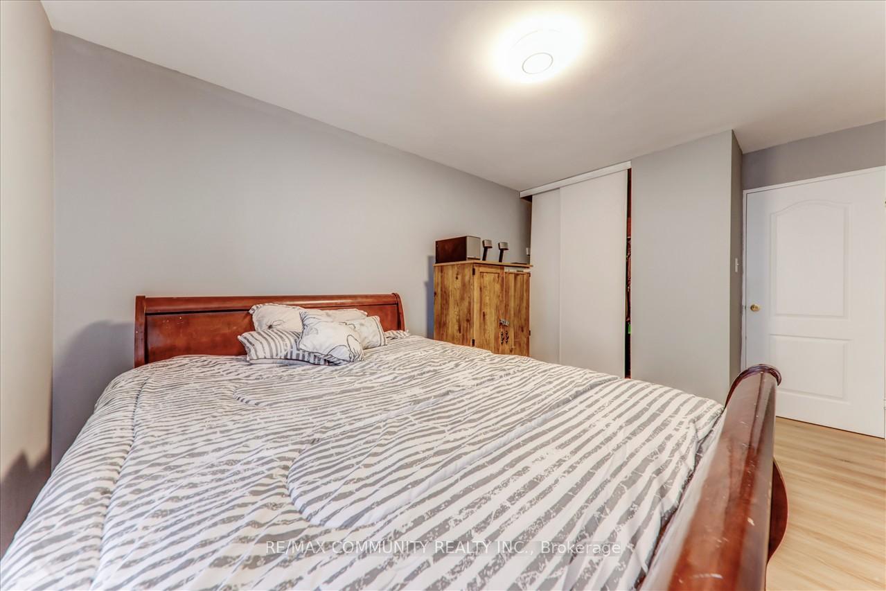 3 Bedrooms Condo at 2835 Islington,  Toronto For sale