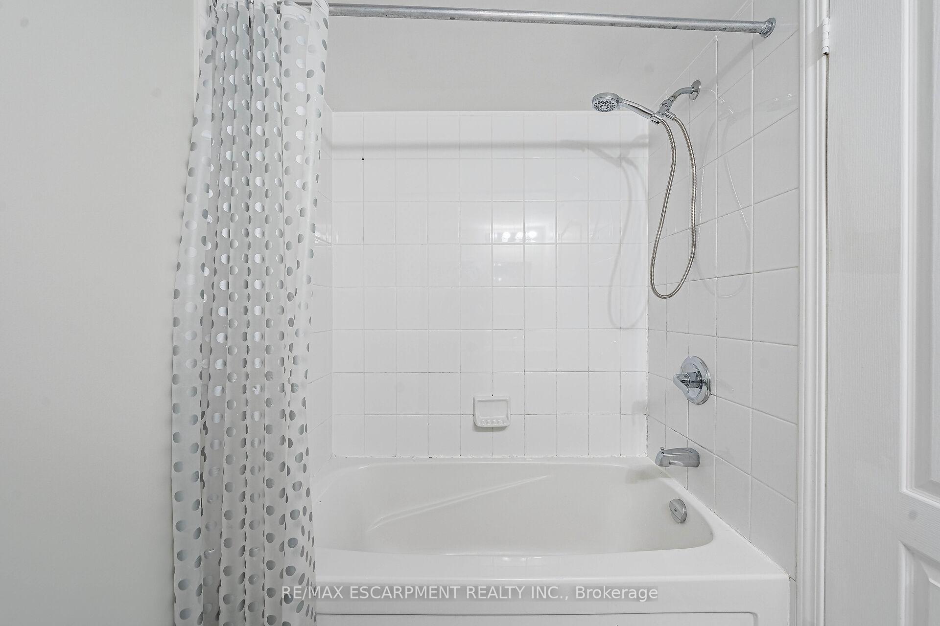 2 Bedrooms Condo at 4 Elsinore, Toronto For sale