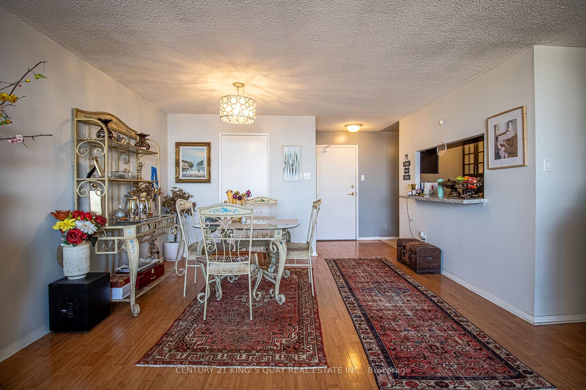 2 Bedrooms Condo at 4185 Shipp, Mississauga For sale