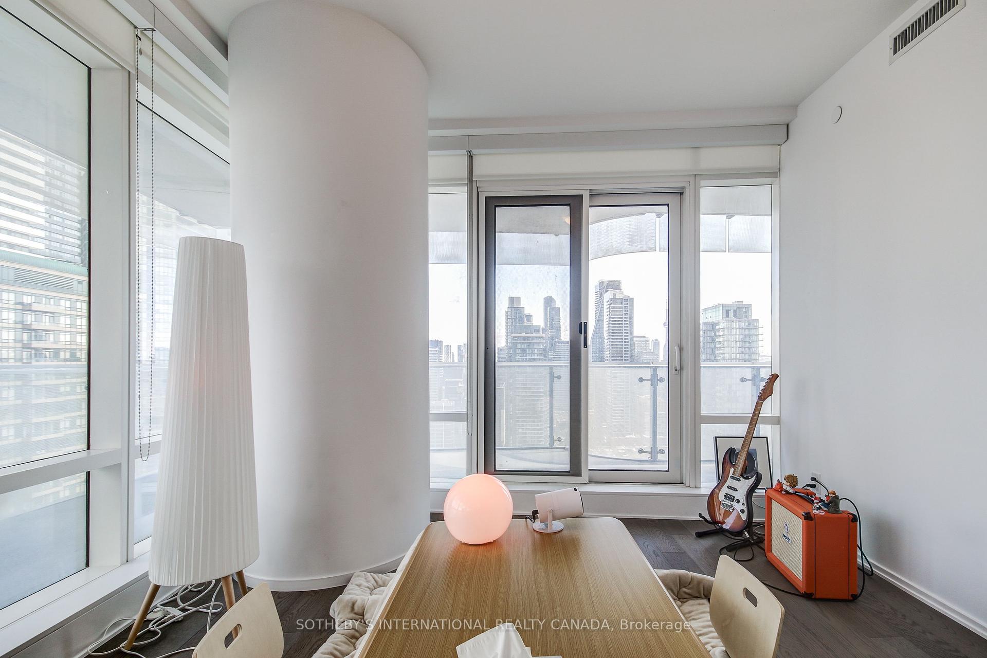 2 Bedrooms Condo at 1 Bloor, Toronto For sale