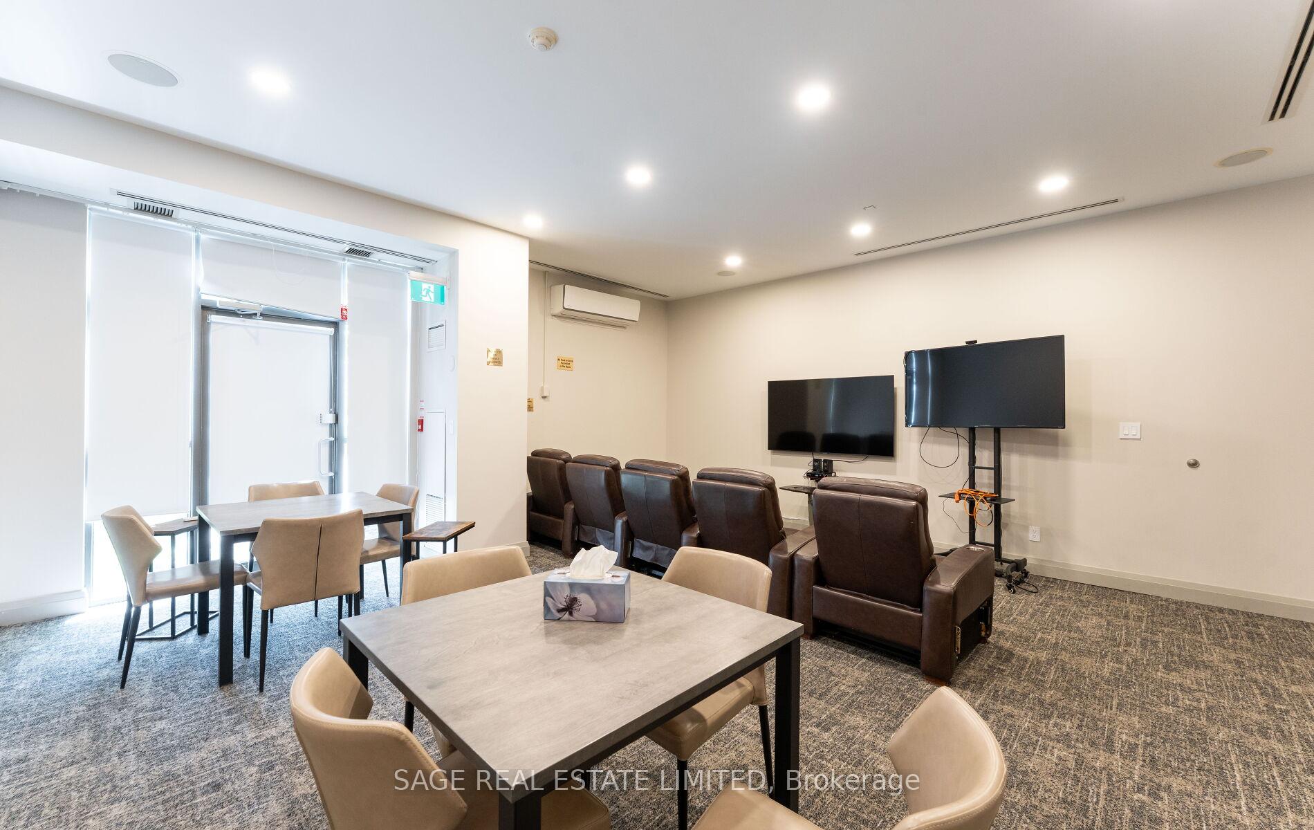 2 Bedrooms Condo at 88 Promenade, Vaughan For sale