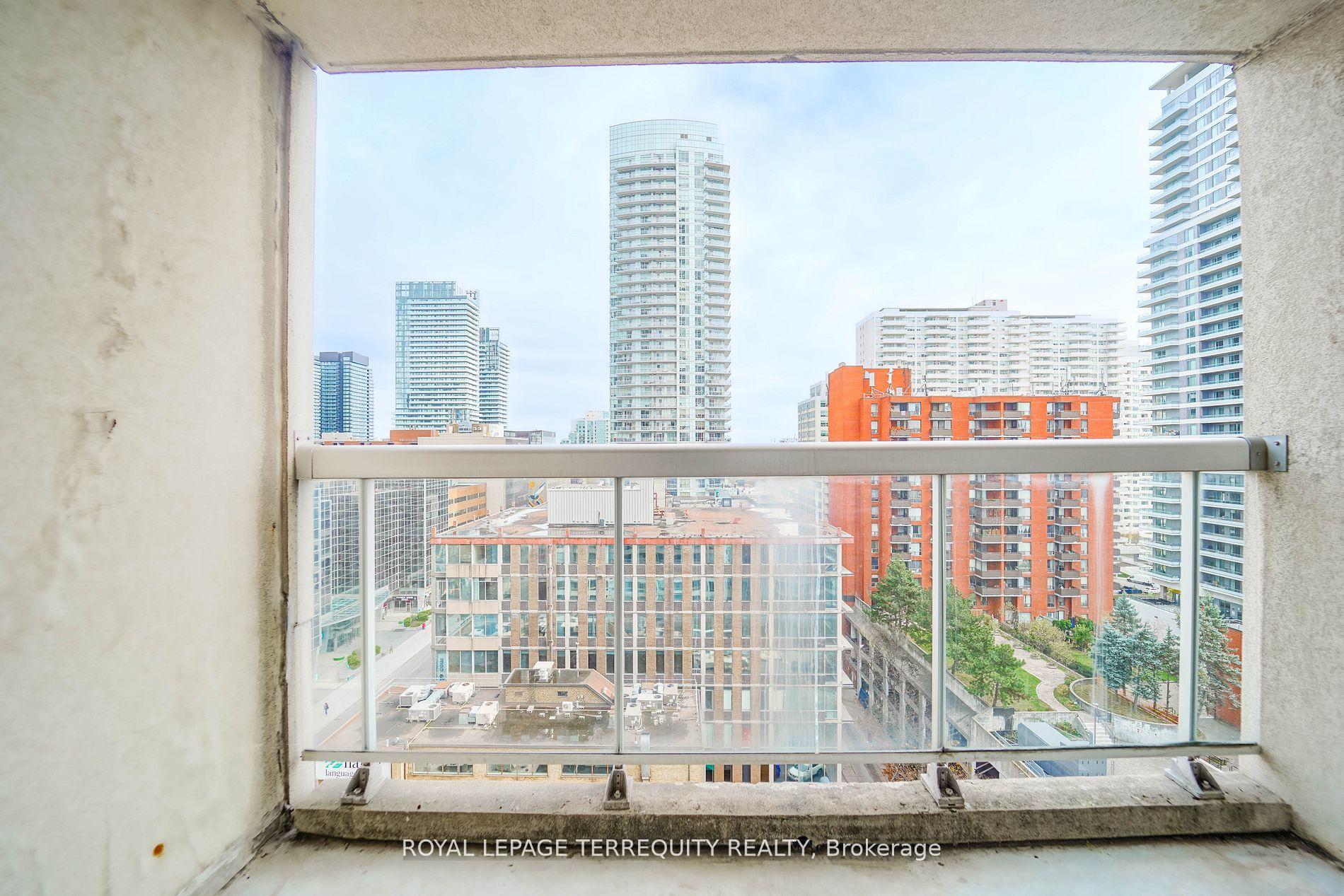 2 Bedrooms Condo at 43 Eglinton, Toronto For sale