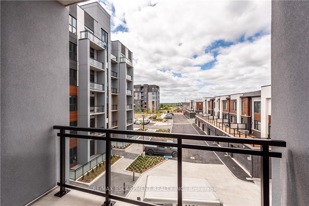 2 Bedrooms Condo at 50 KAITTING, Oakville For sale