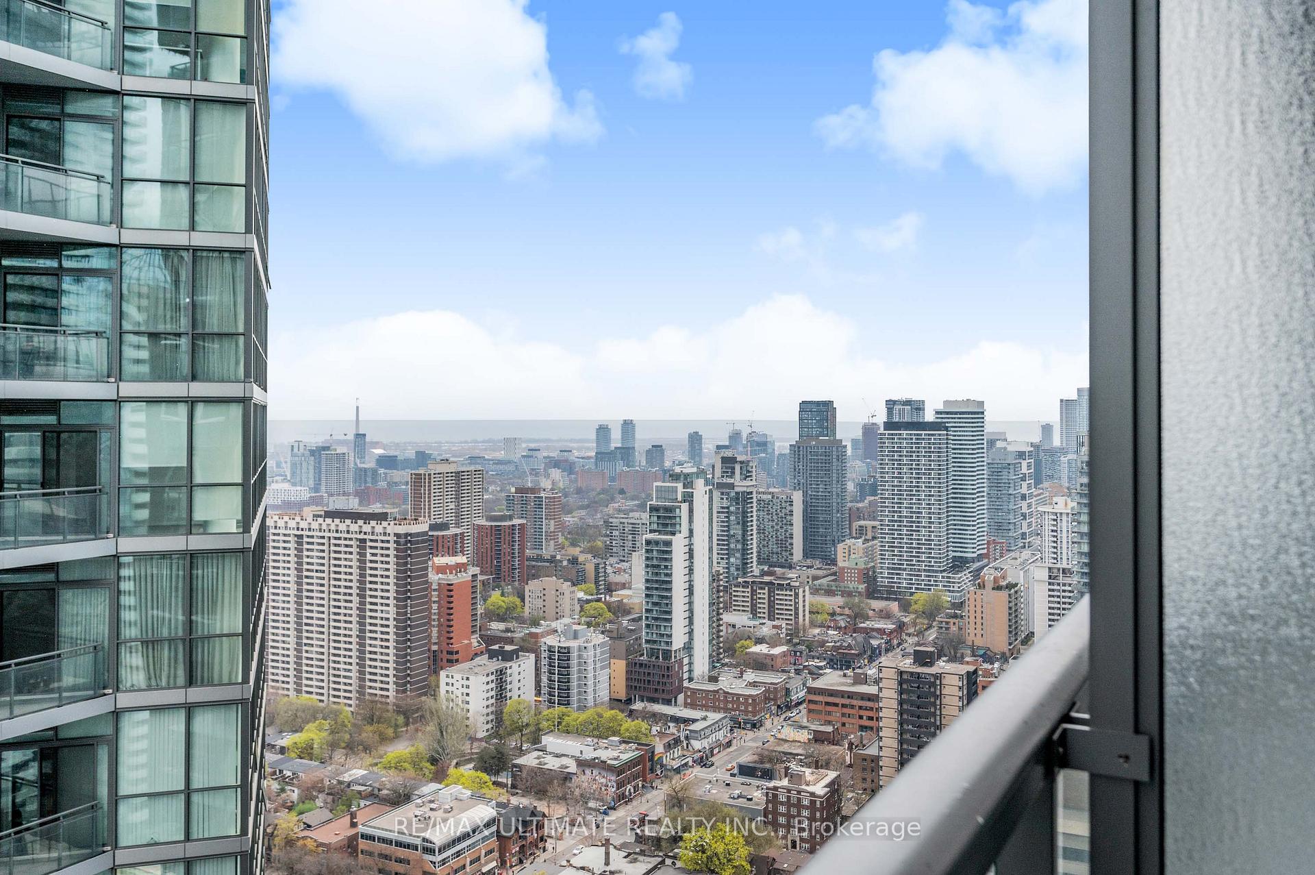 2 Bedrooms Condo at 33 Charles, Toronto For sale