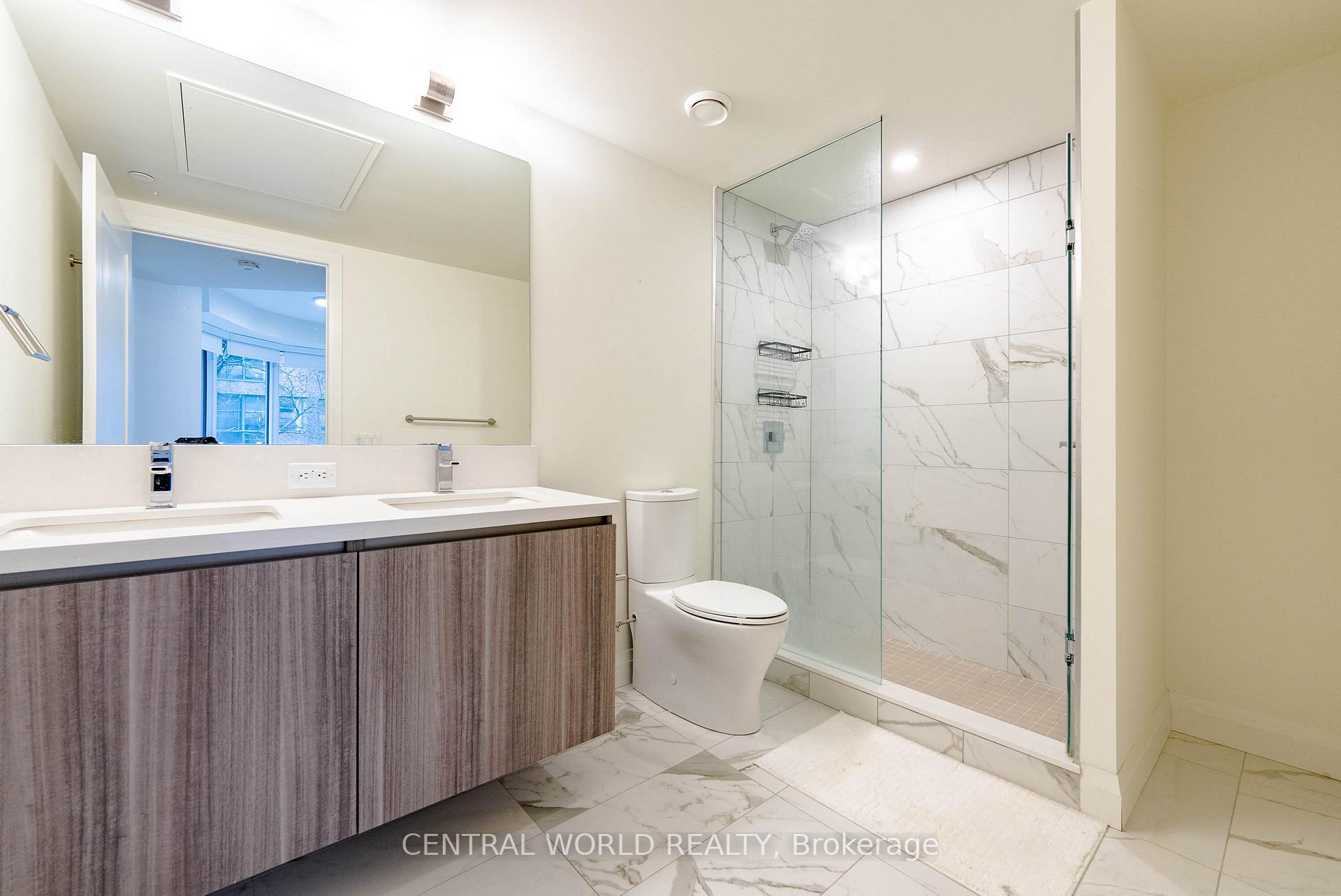 2 Bedrooms Condo at 151 Avenue,  Toronto For sale