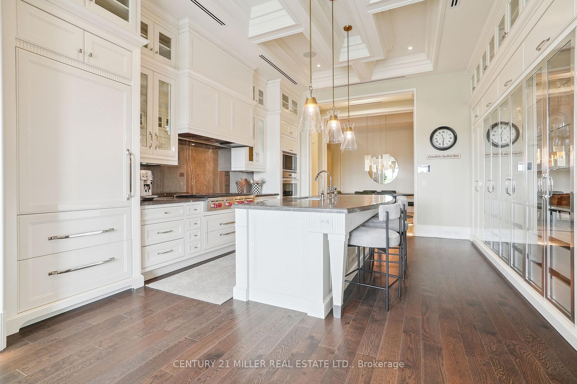 2 Bedrooms Condo at 300 Randall, Oakville For sale