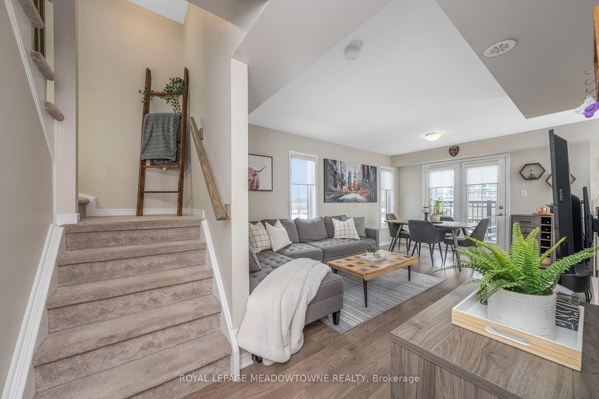 3 Bedrooms Condo at 2441 Greenwich, Oakville For sale