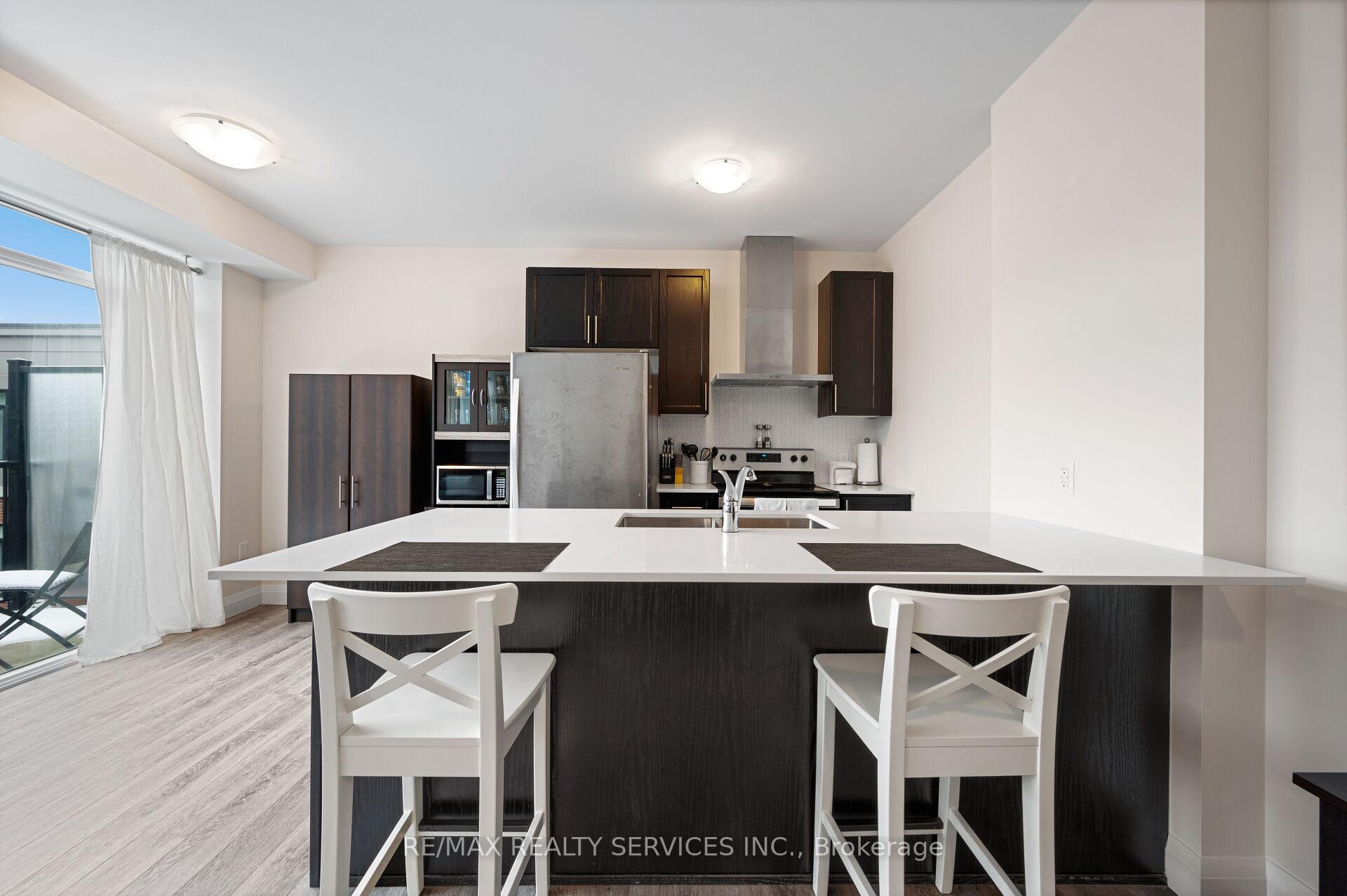 2 Bedrooms Condo at 1 Redfern, Hamilton For sale