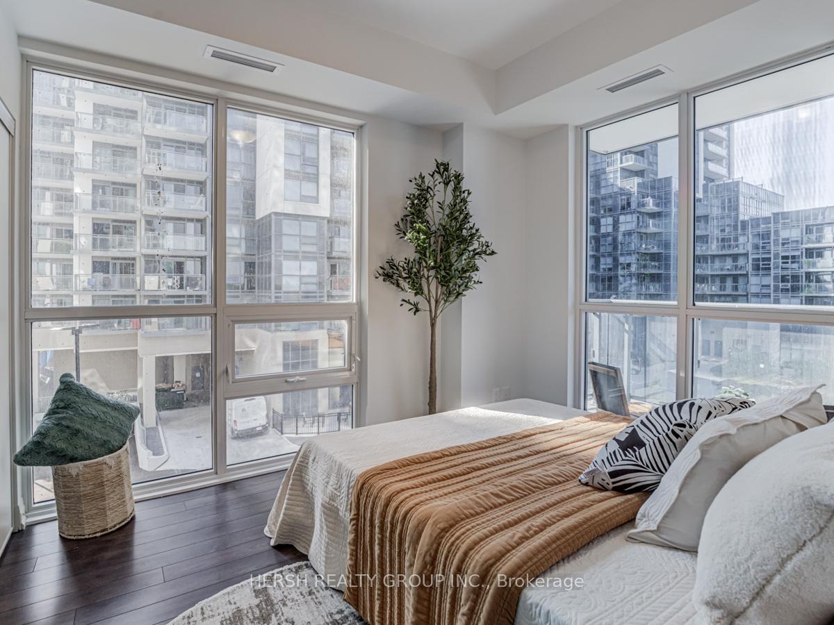 4 Bedrooms Condo at 10 Meadowglen,  Toronto For sale