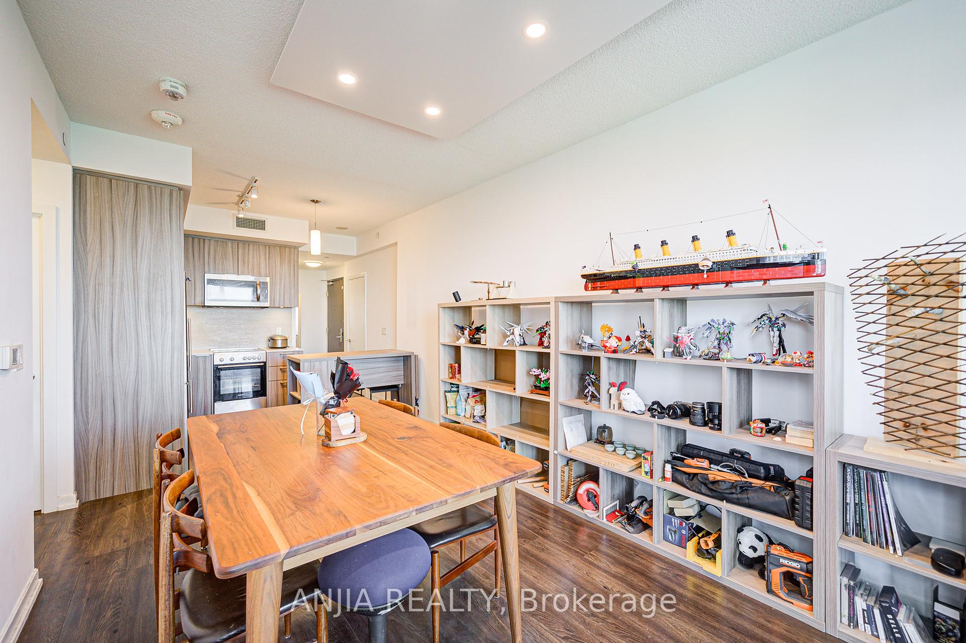 2 Bedrooms Condo at 50 Forest Manor, Toronto For sale