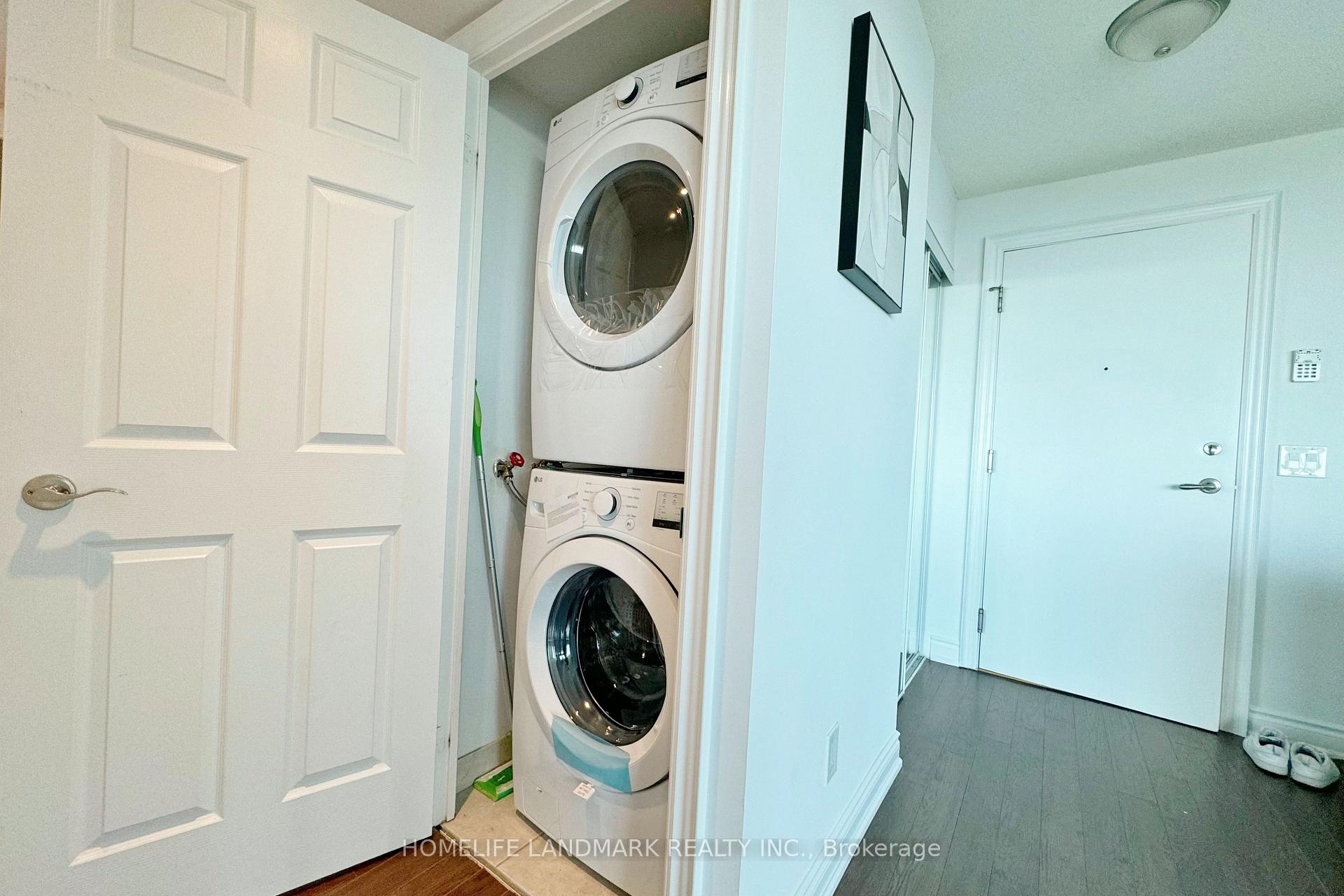 3 Bedrooms Condo at 15 Greenview, Toronto For sale