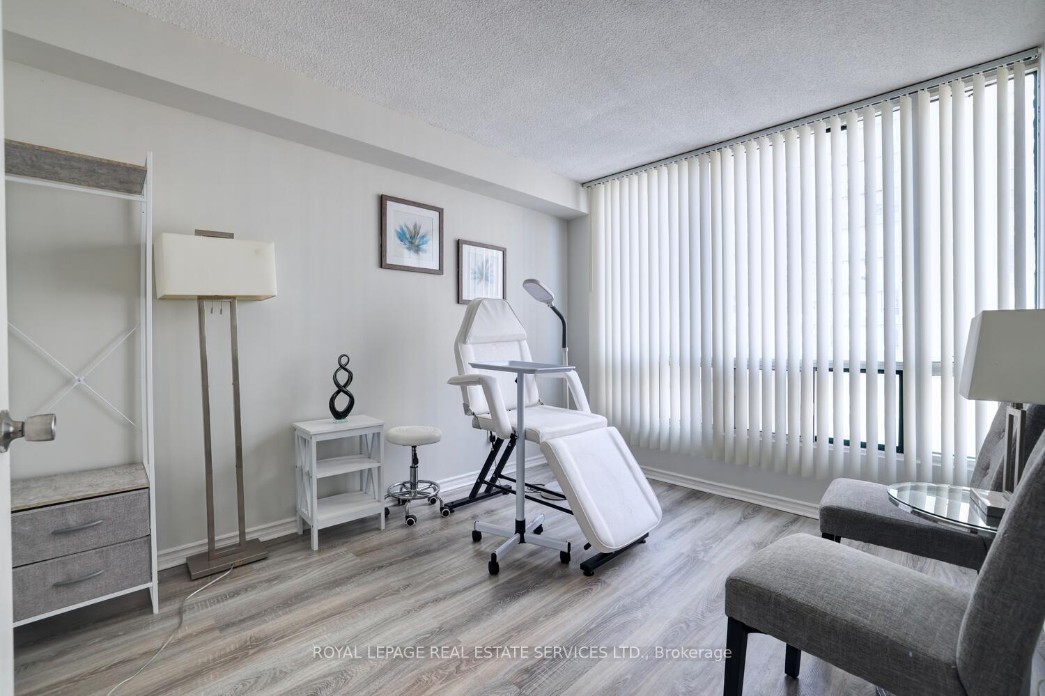 3 Bedrooms Condo at 155 Hillcrest,  Mississauga For sale