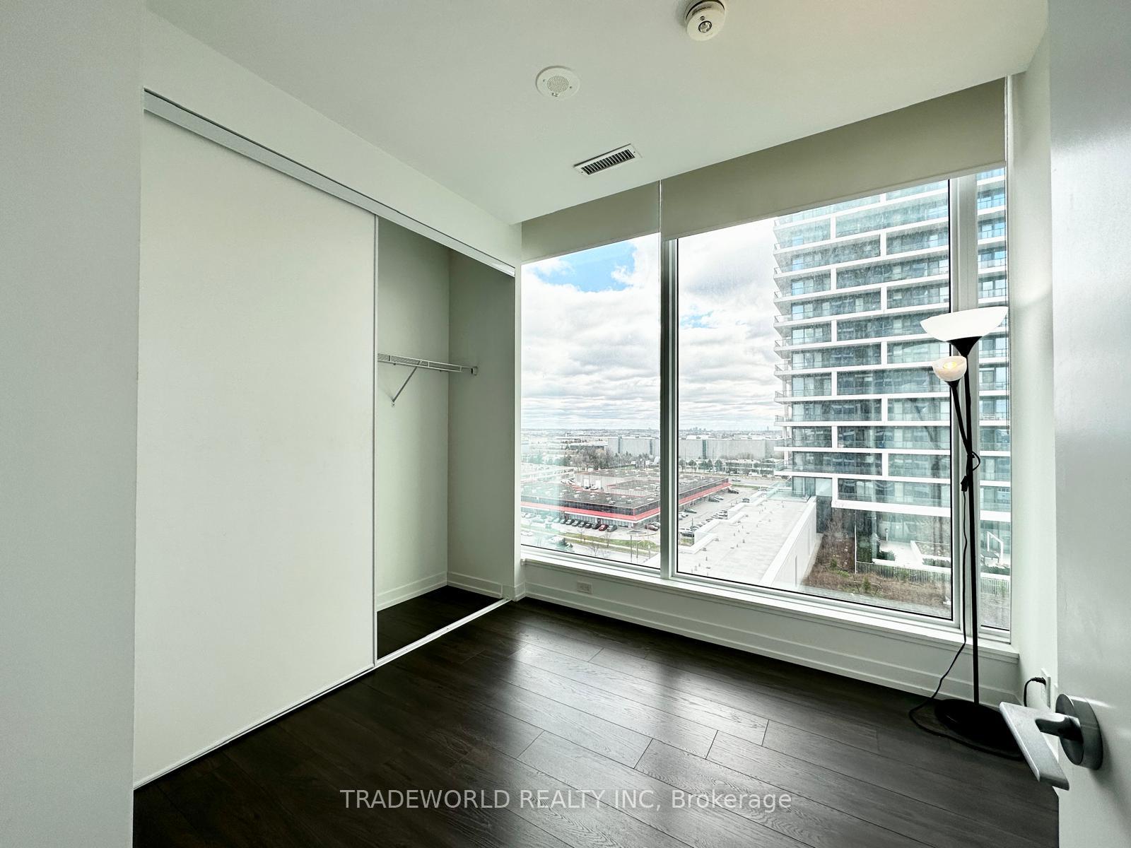 3 Bedrooms Condo at 898 Portage,  Vaughan For sale