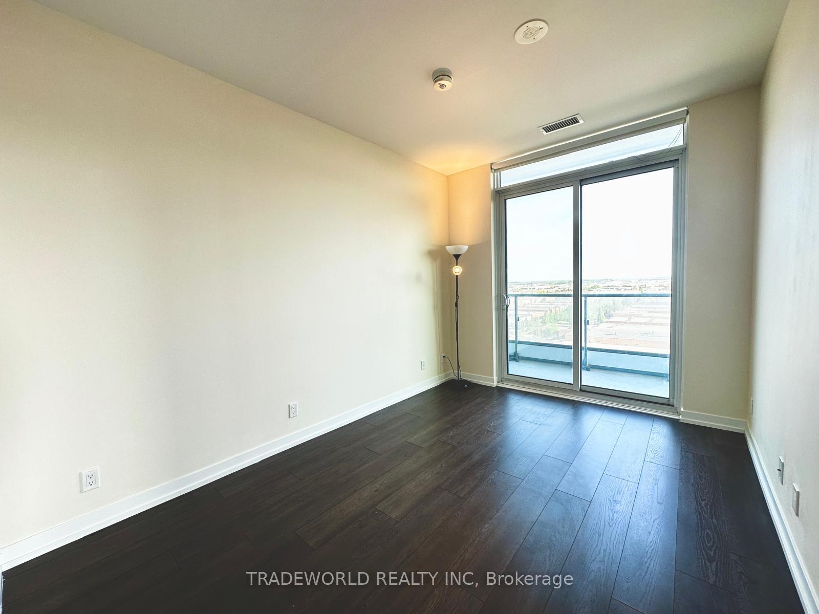 3 Bedrooms Condo at 898 Portage, Vaughan For sale