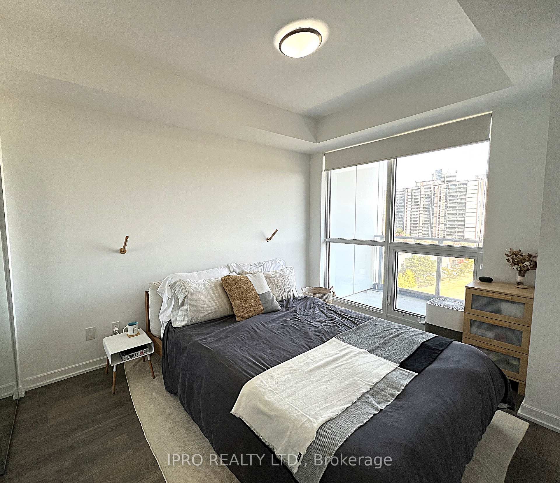 2 Bedrooms Condo at 32 Forest Manor, Toronto For sale