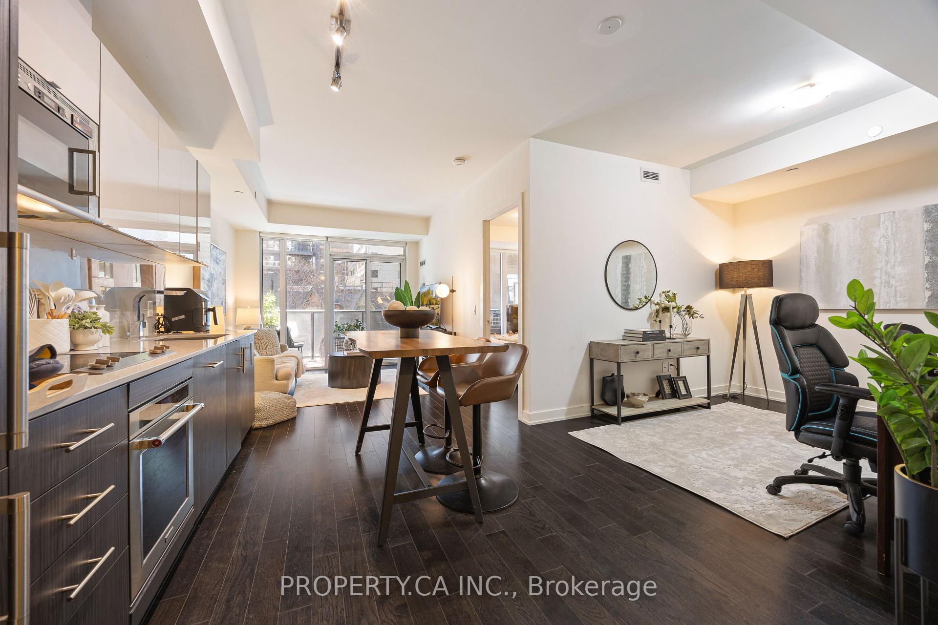 2 Bedrooms Condo at 330 Richmond, Toronto For sale