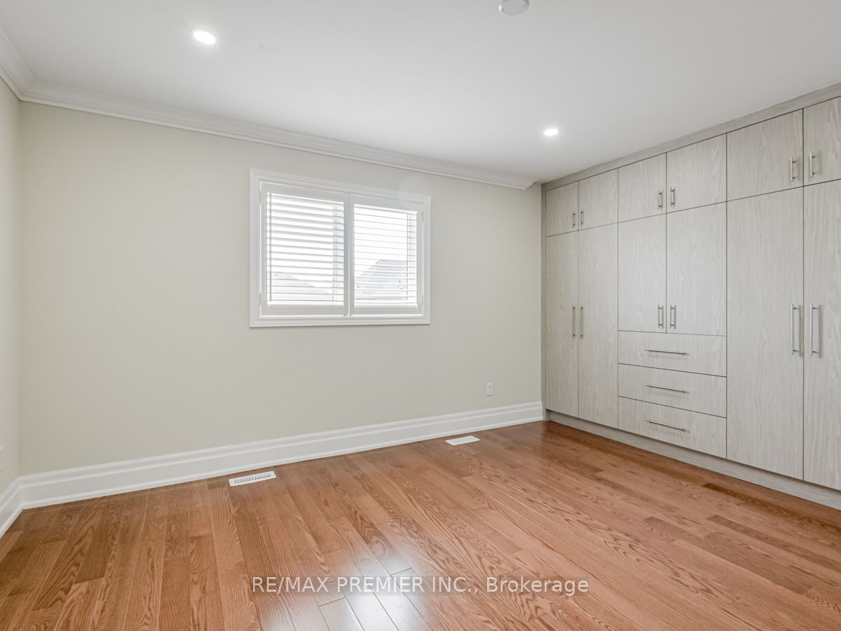 37 Colombo Crescent