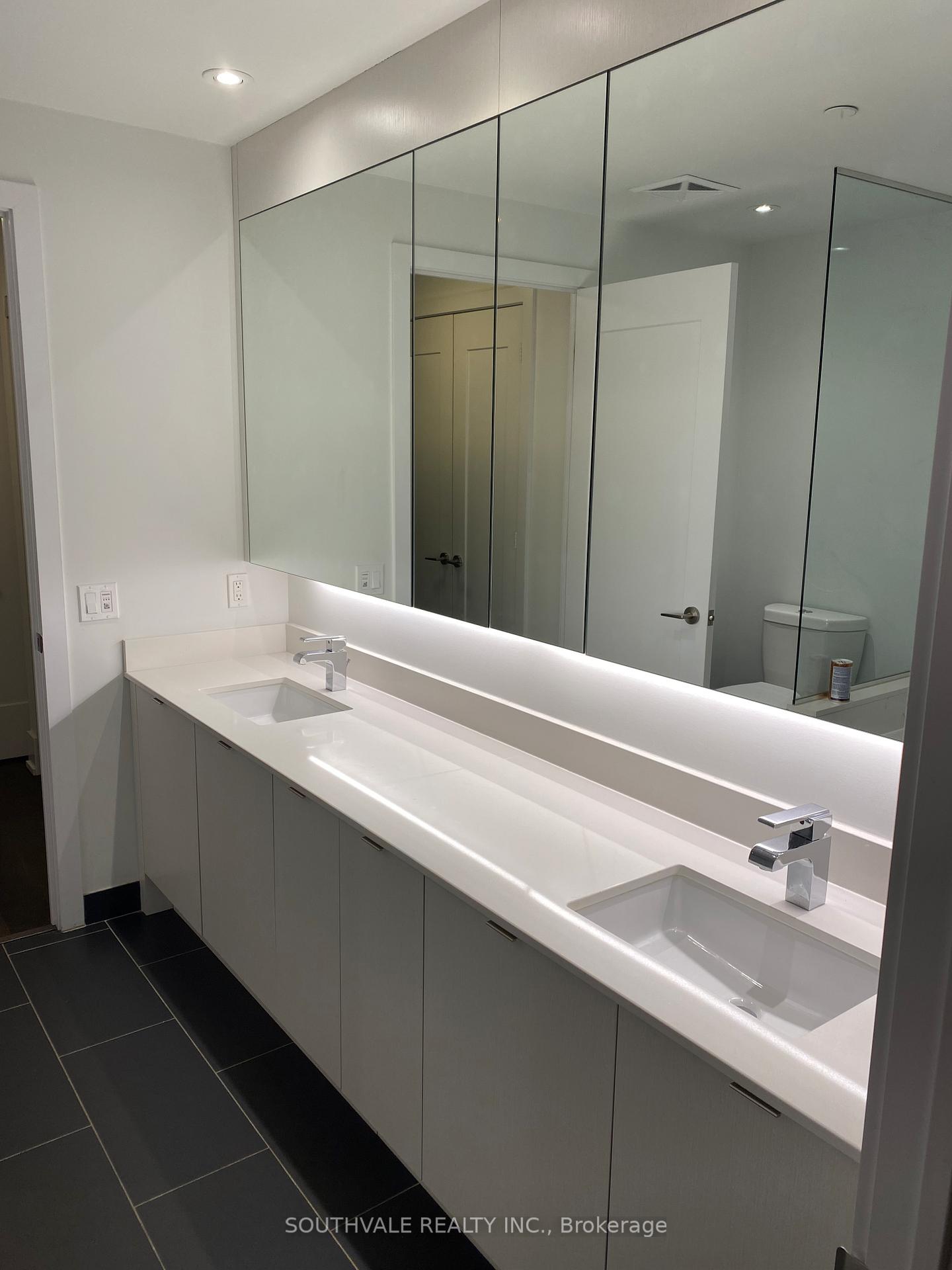 2 Bedrooms Condo at 55 Merchants’ Wharf,  Toronto For sale
