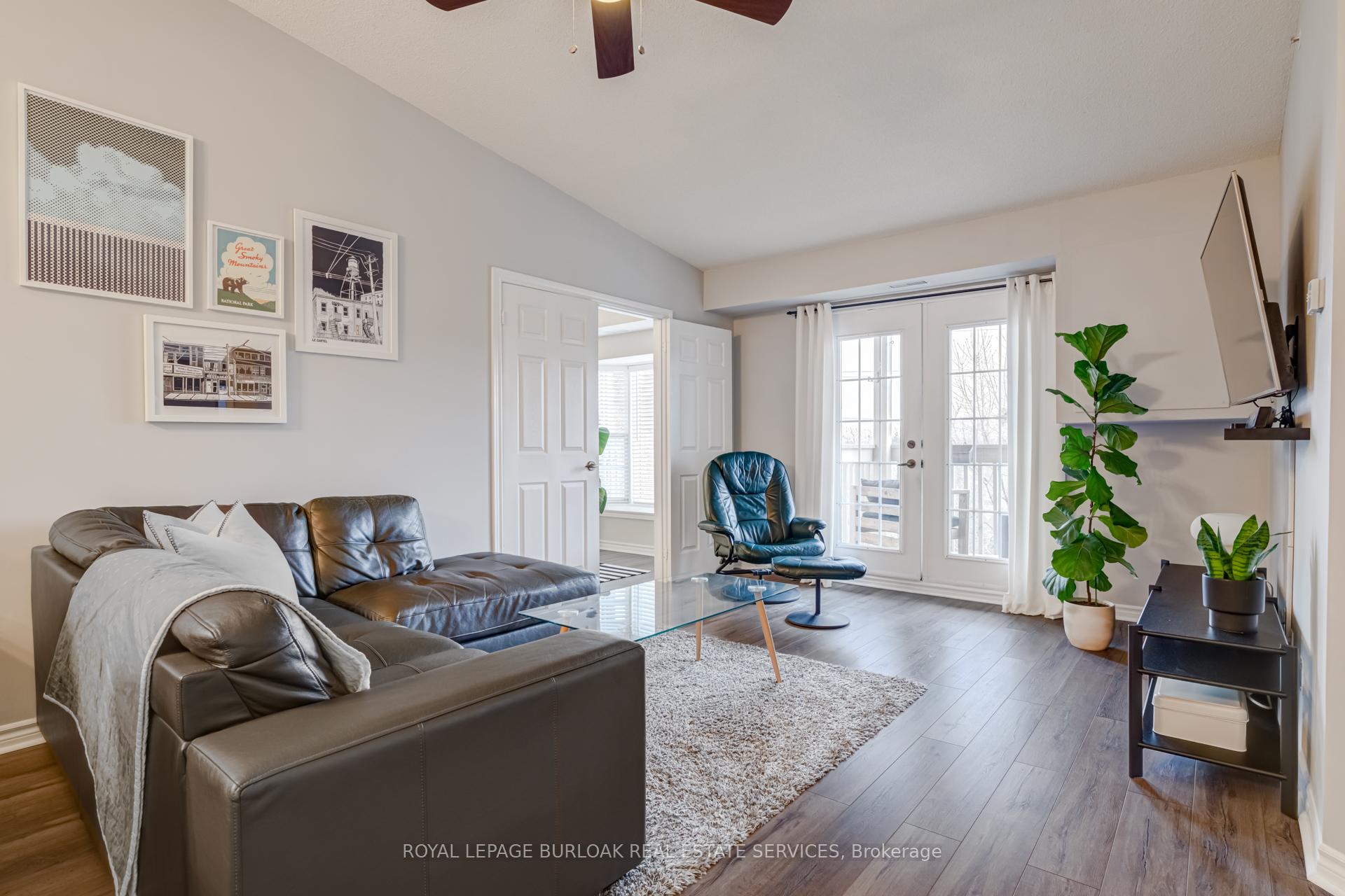 2 Bedrooms Condo at 4003 Kilmer, Burlington For sale