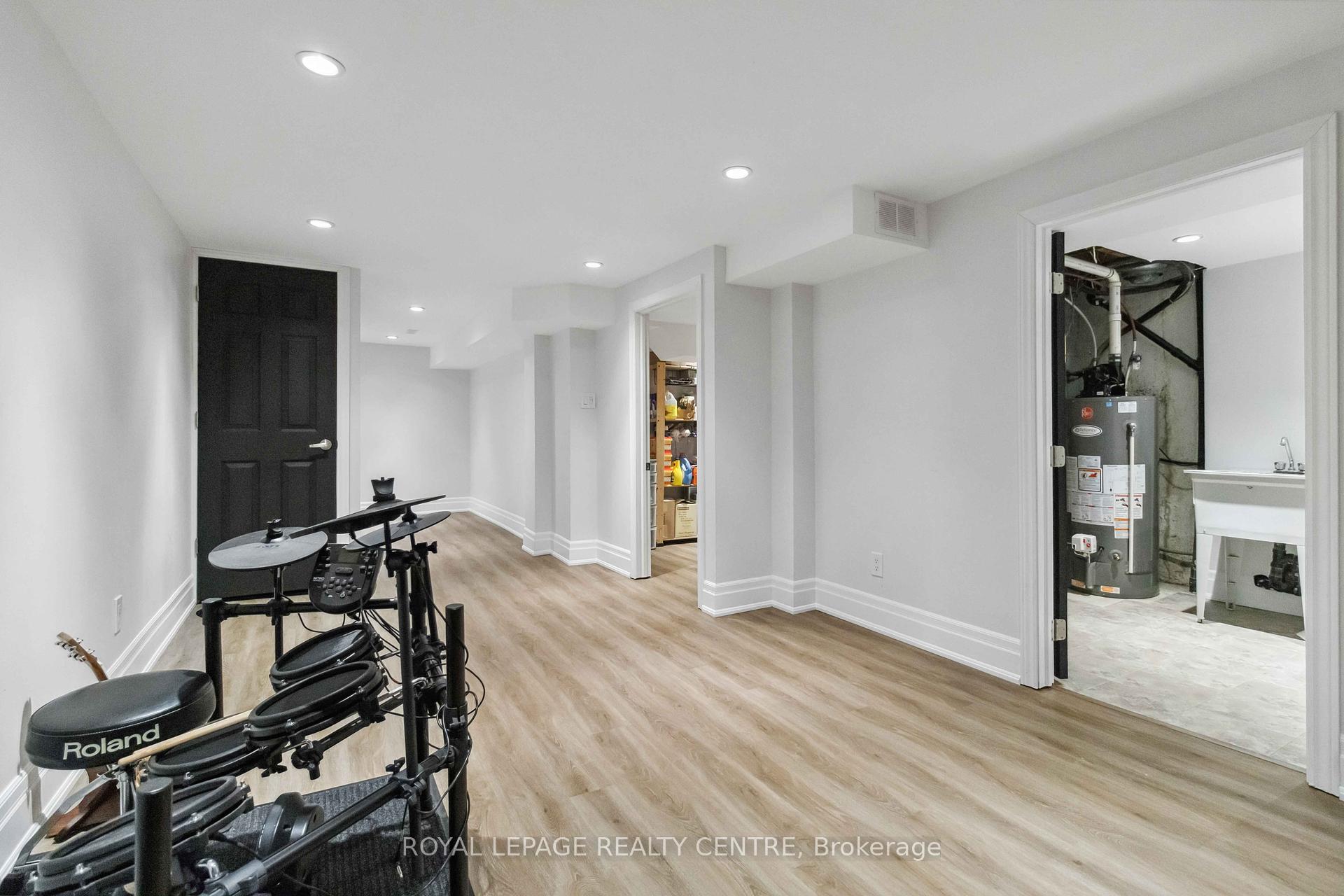 3 Bedrooms Condo at 3400 Rhonda, Mississauga For sale