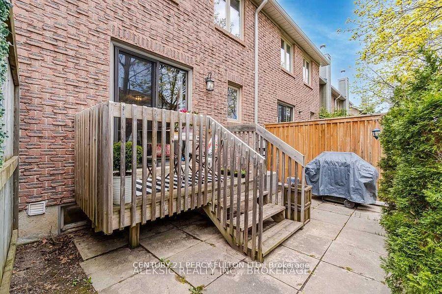 3 Bedrooms Condo at 3100 Fifth, Mississauga For sale