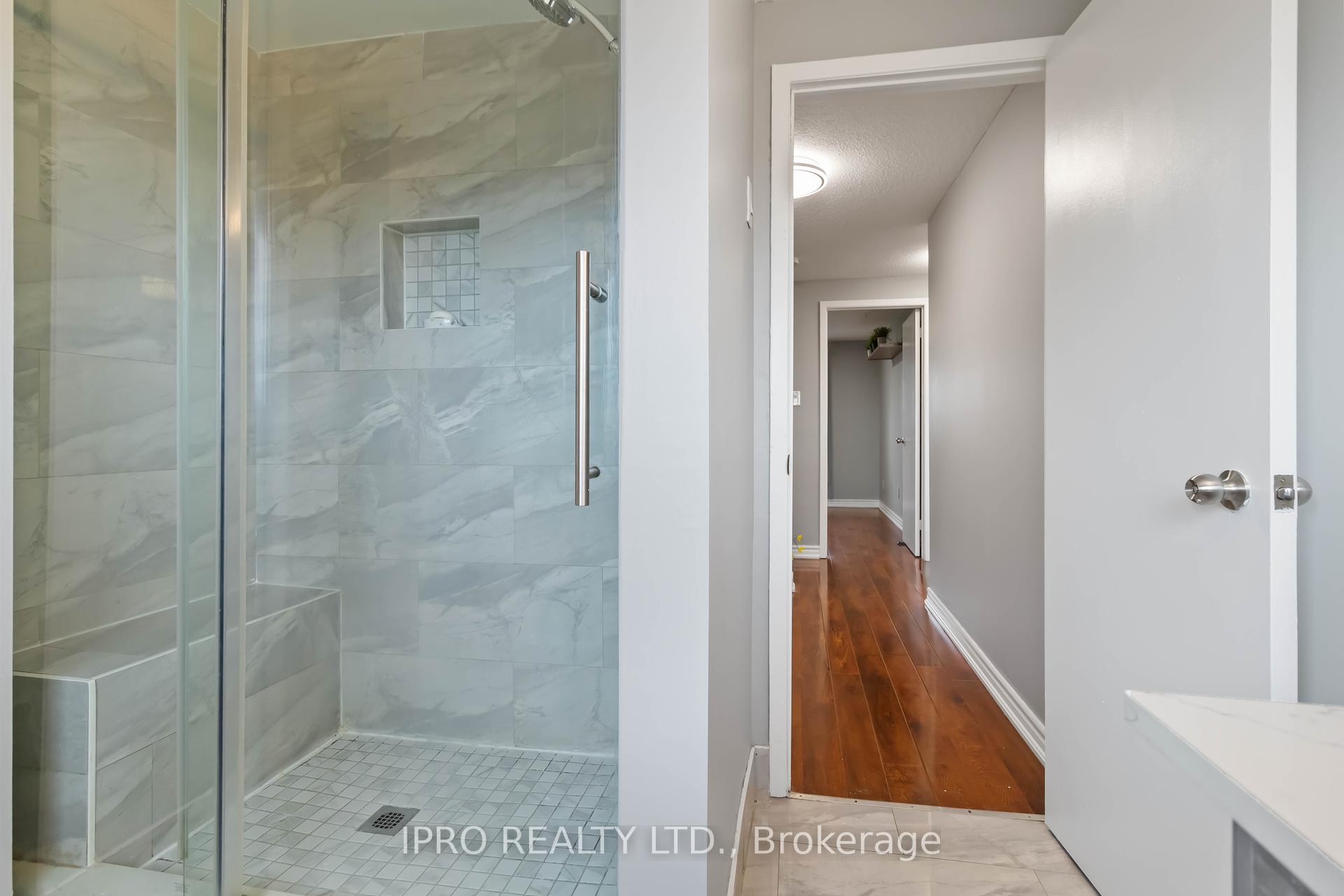 3 Bedrooms Condo at 3345 Silverado, Mississauga For sale