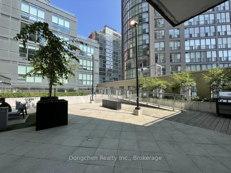 2 Bedrooms Condo at 955 Bay,  Toronto For sale