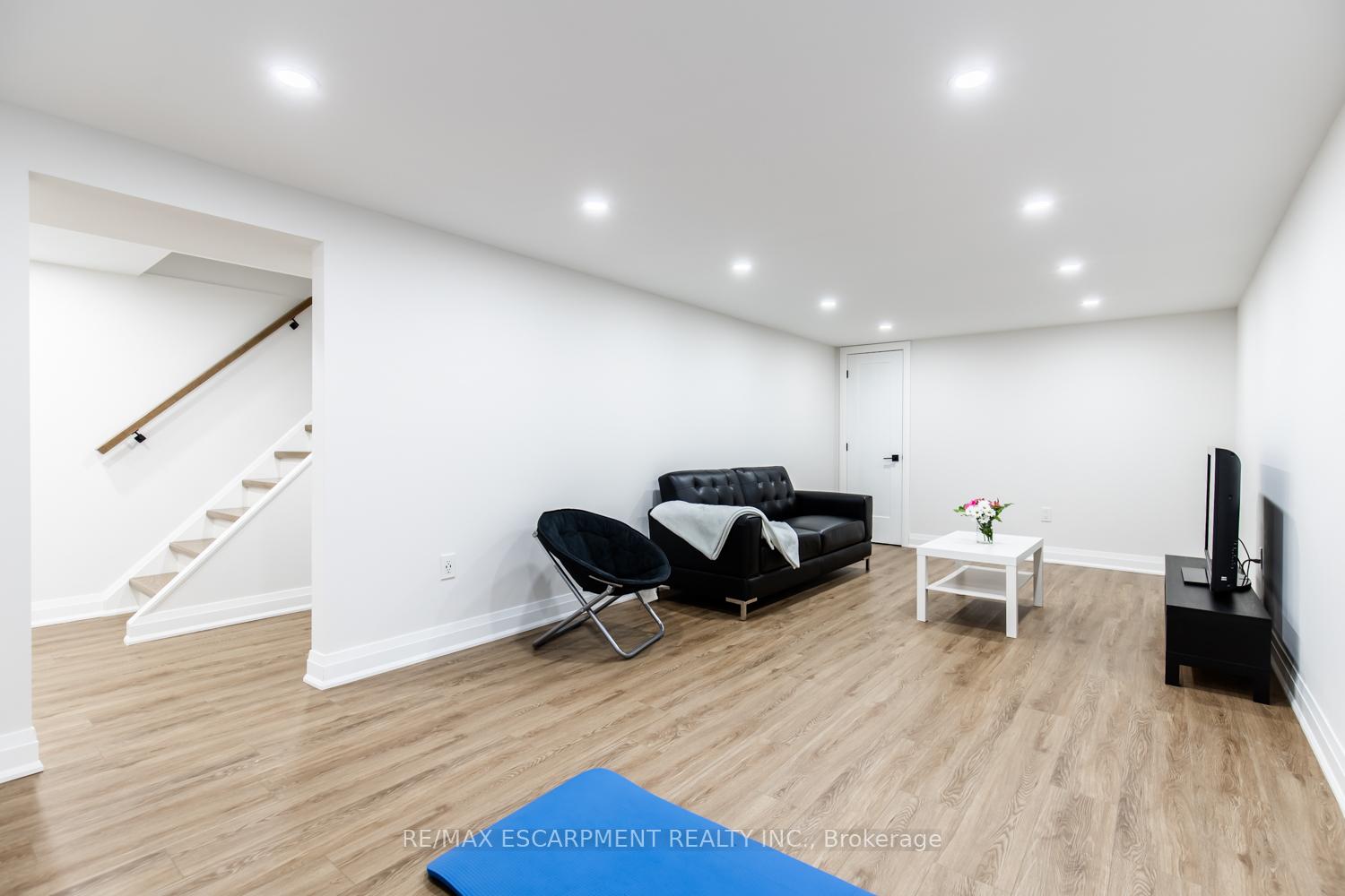 3 Bedrooms Condo at 150 Gateshead, Hamilton For sale
