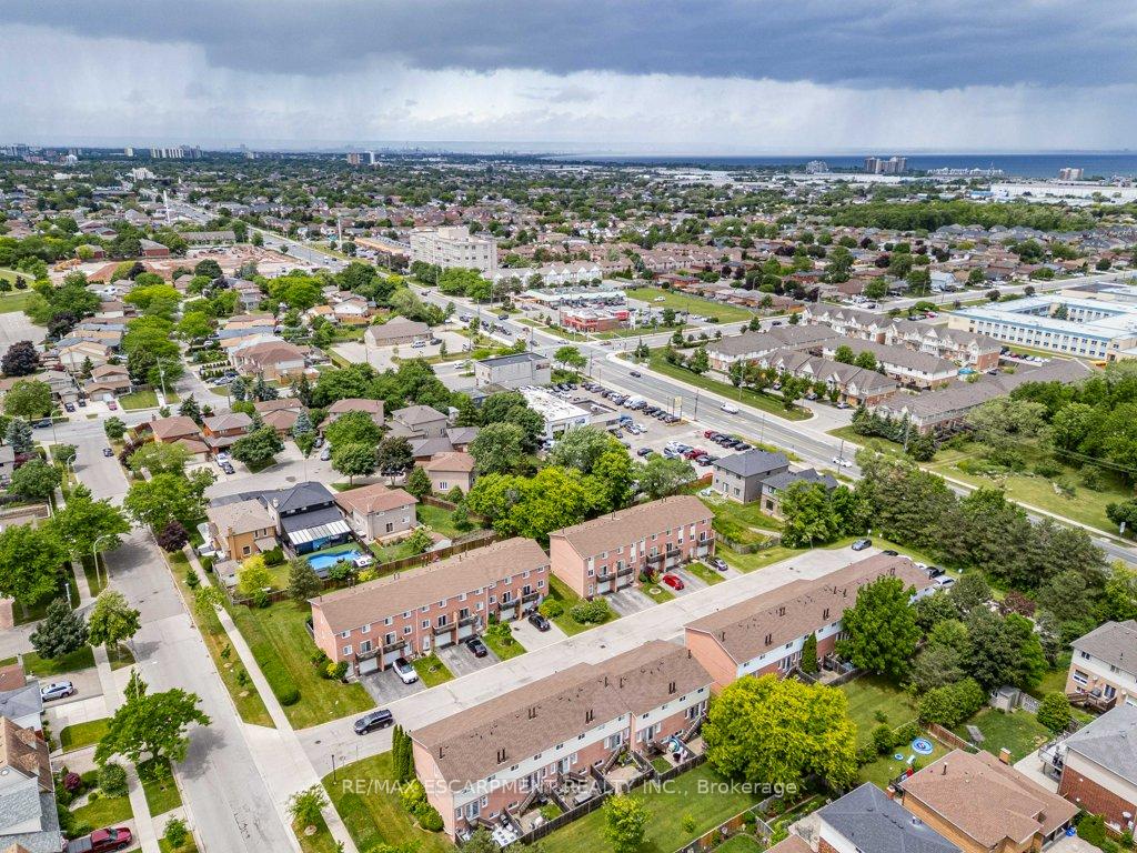3 Bedrooms Condo at 29 HERITAGE, Hamilton For sale