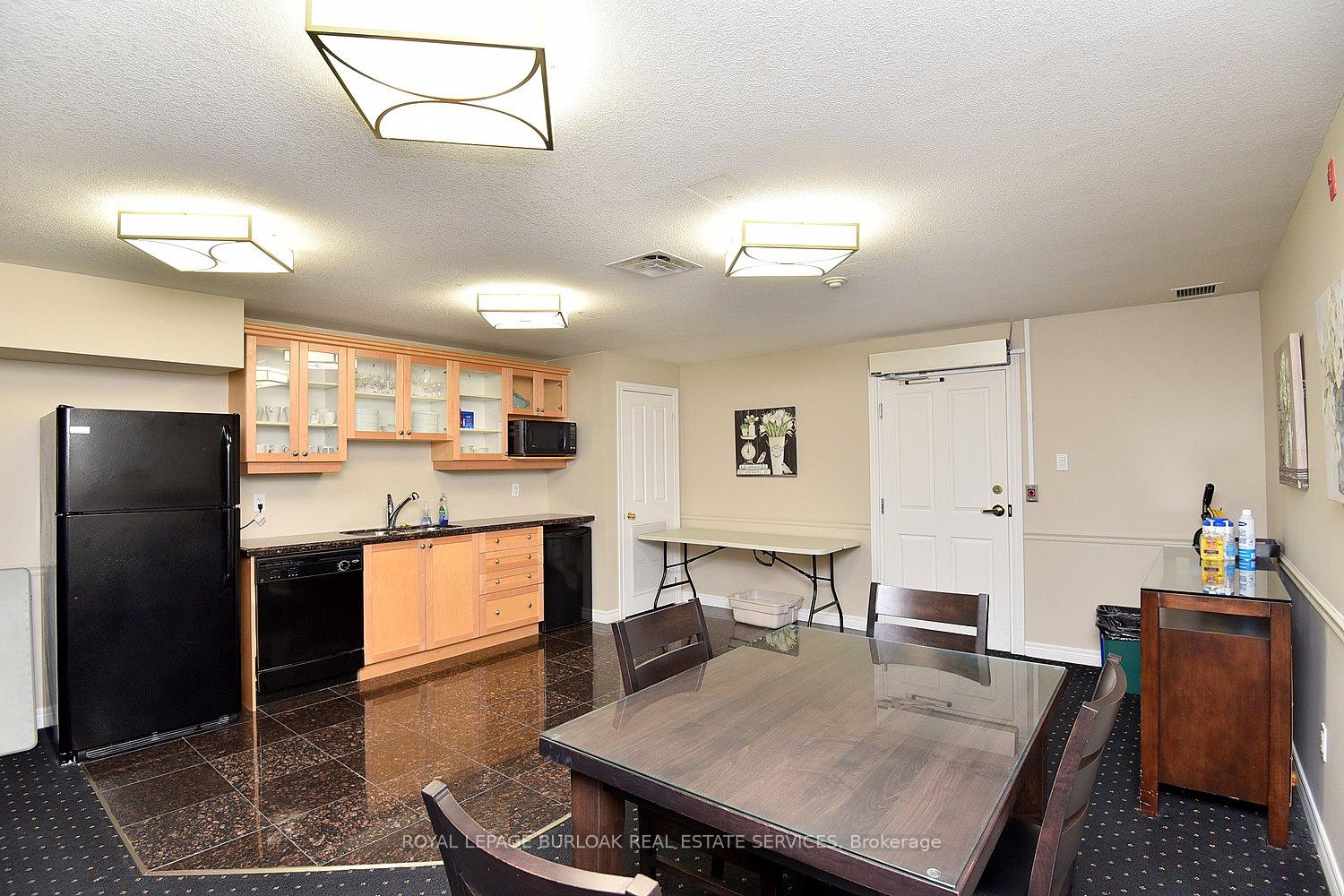 2 Bedrooms Condo at 1998 Ironstone, Burlington For sale