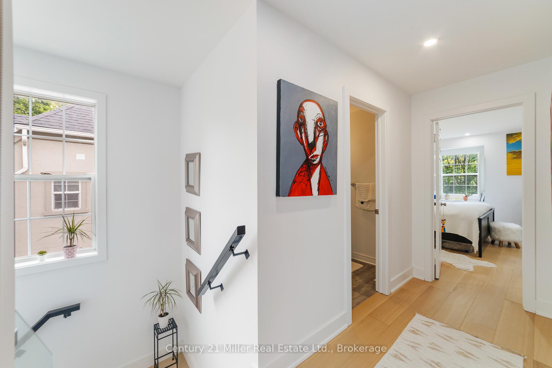 2 Bedrooms Condo at 1061 North Shore, Burlington For sale