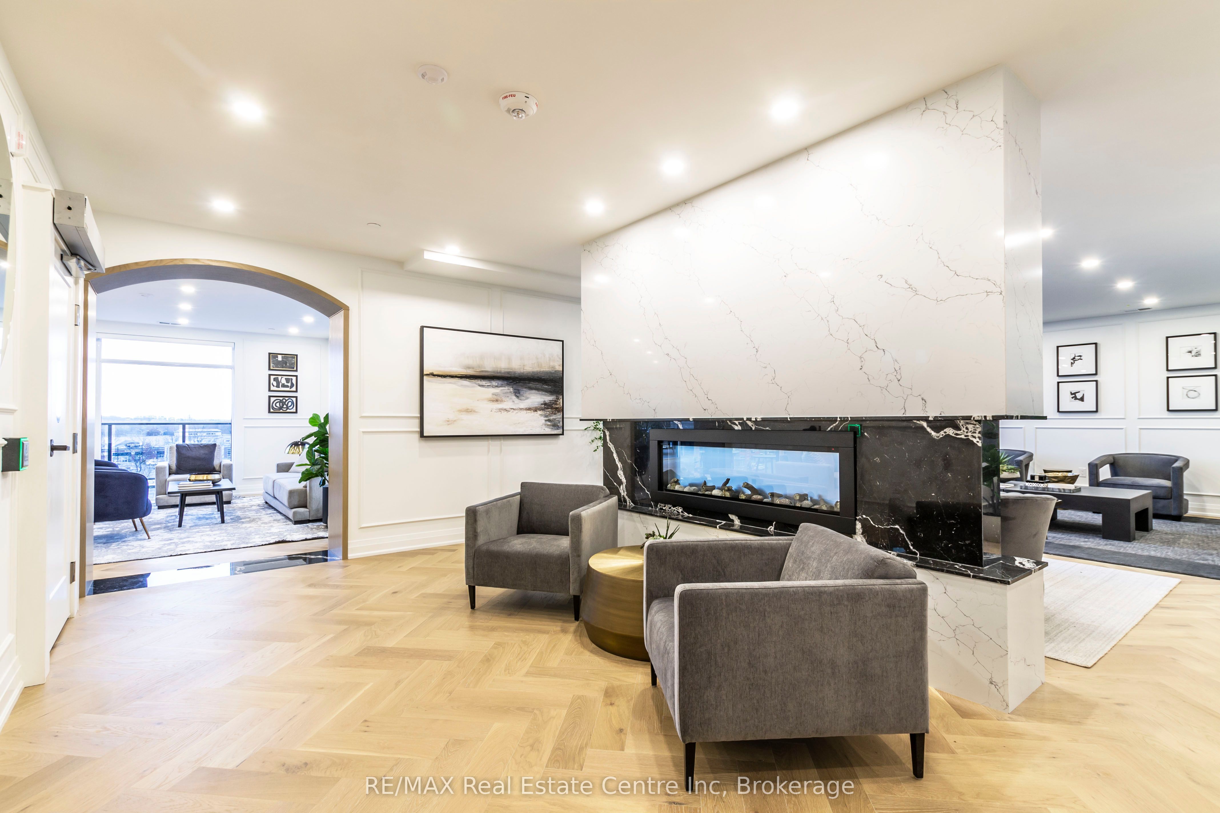 71 Wyndham Street S, #701
