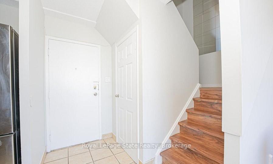 3 Bedrooms Condo at 1050 Stainton,  Mississauga For sale