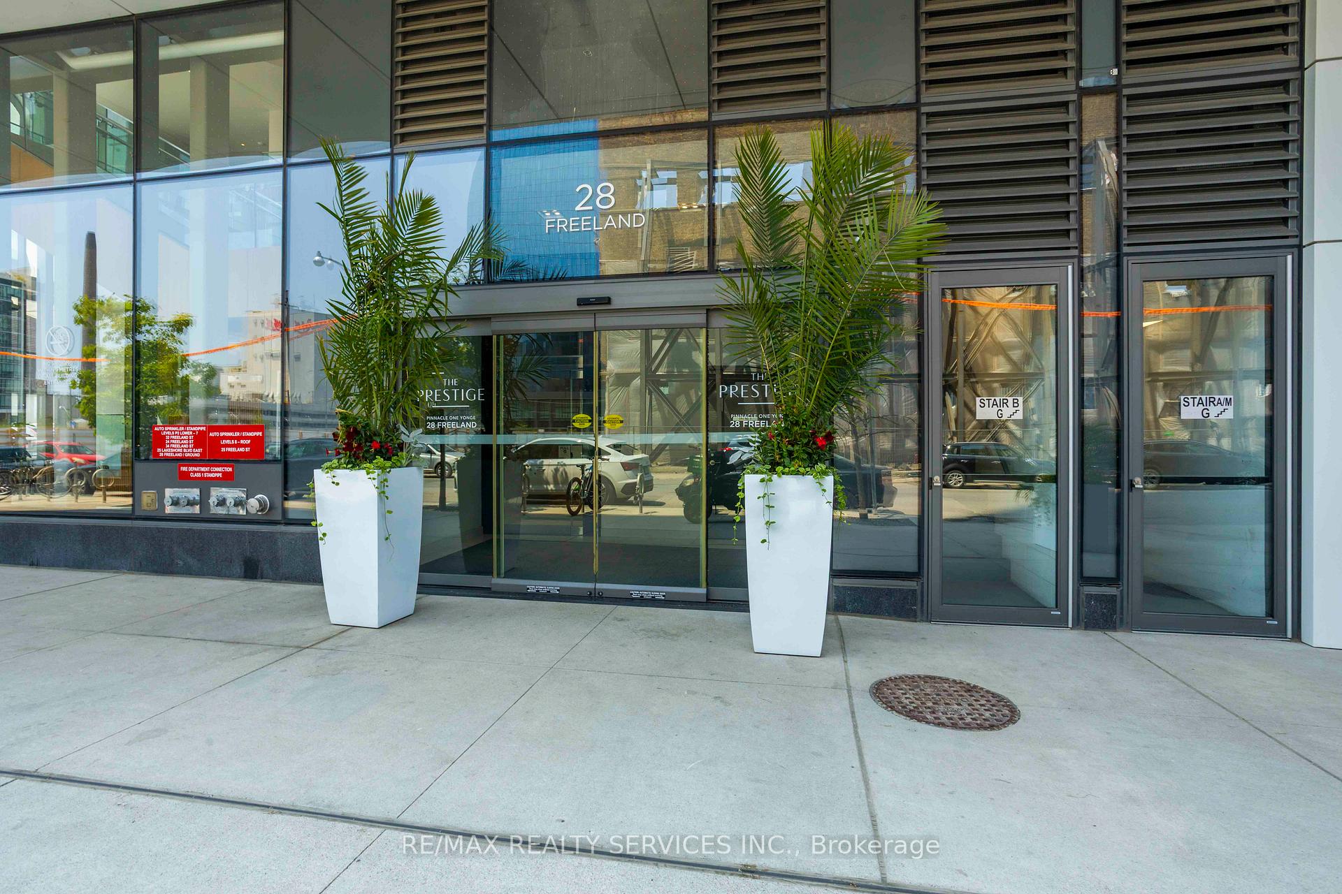 2 Bedrooms Condo at 28 Freeland, Toronto For sale