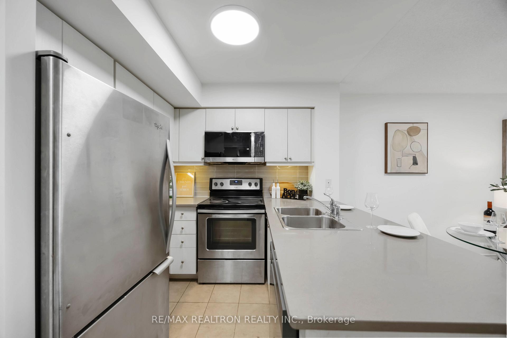 2 Bedrooms Condo at 25 Lower Simcoe, Toronto For sale